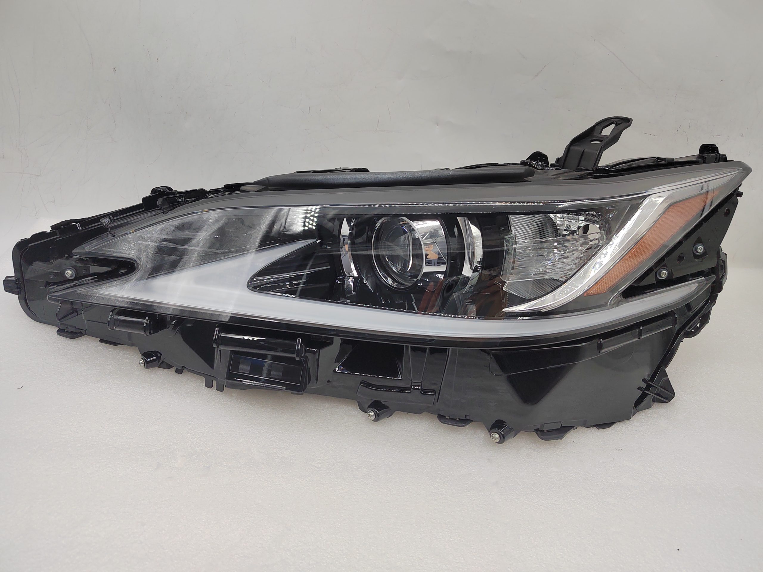LEXUS ES 300H 2019-2021  LED L.H.S HEADLIGHT ASSEMBLY