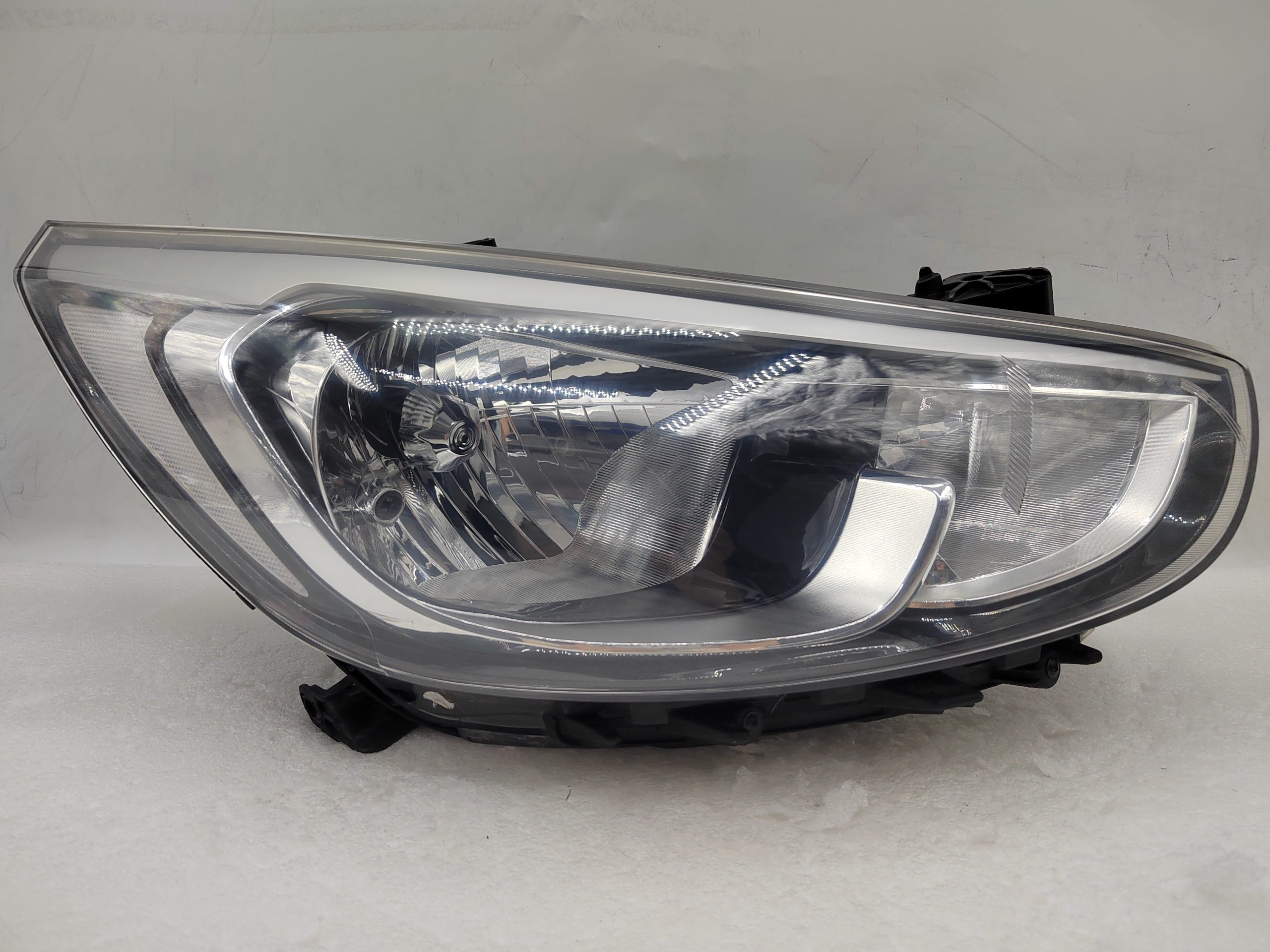 HYUNDAI ACCENT RB 2015-2017 HALOGEN R.H.S HEADLIGHT ASSEMBLY