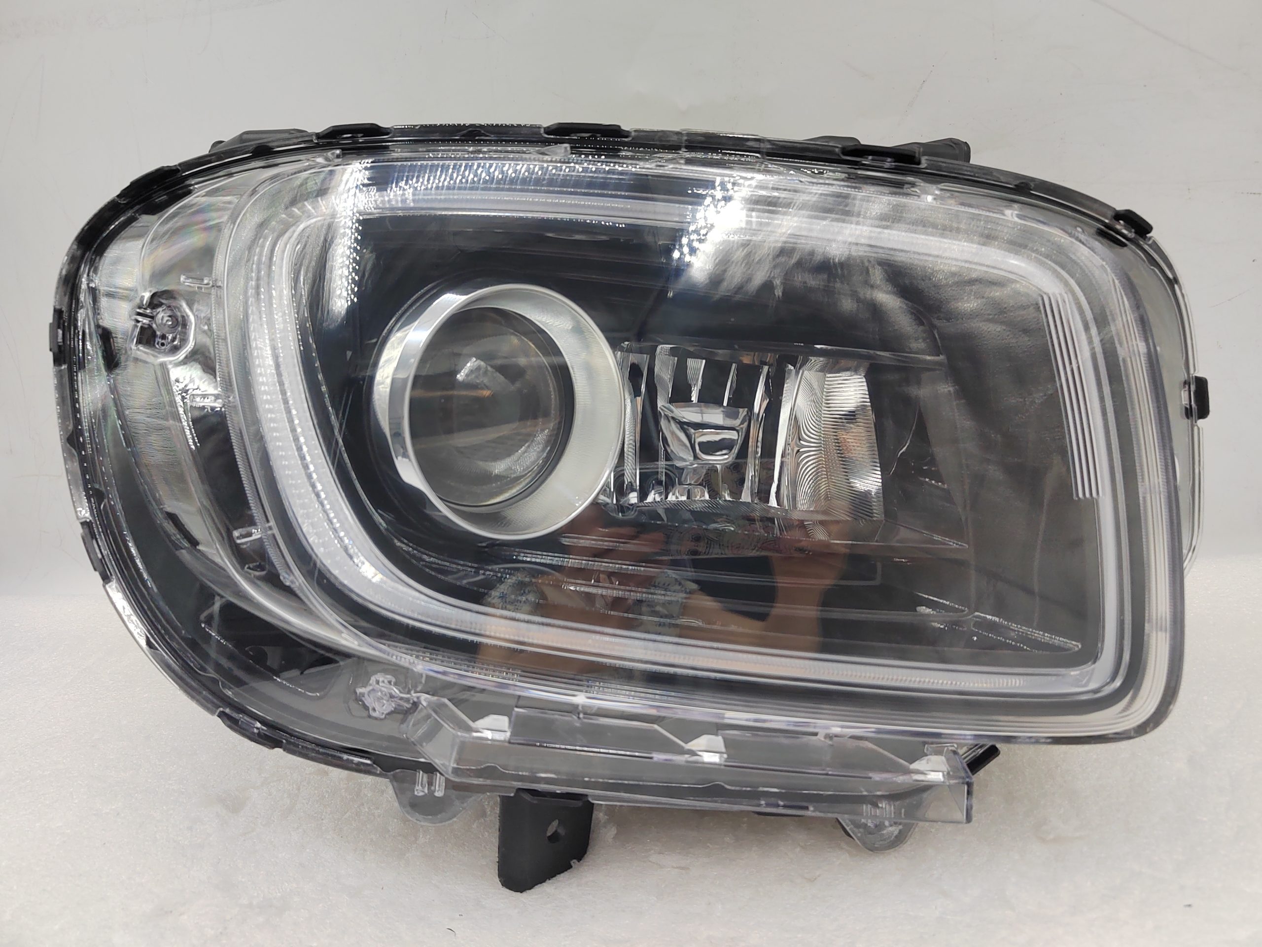 HYUNDAI VENUE 2019-2023 HALOGEN R.H.S HEADLIGHT ASSEMBLY