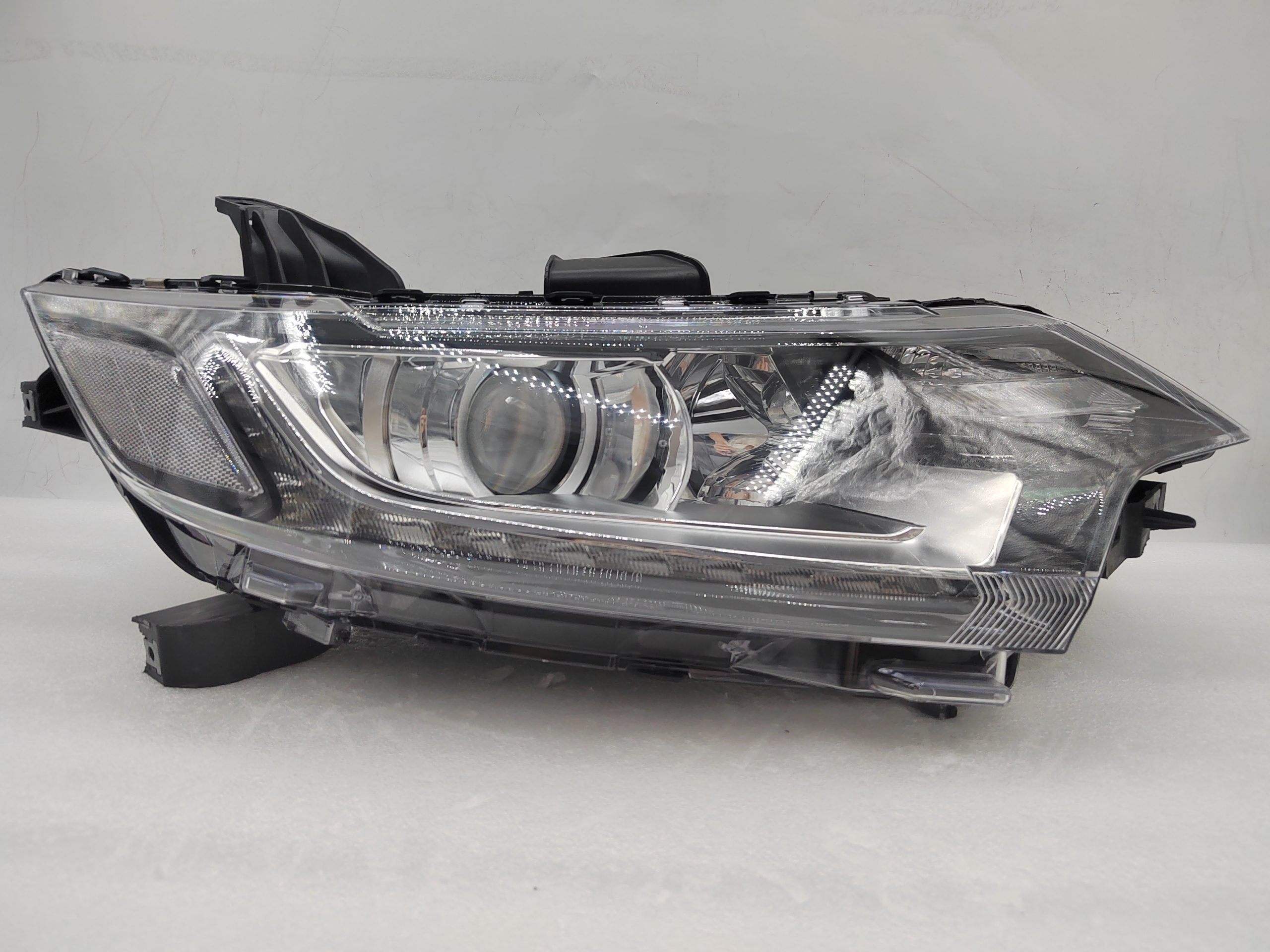 MITSUBISHI OUTLANDER 2016-2020 HALOGEN R.H.S HEADLIGHT ASSEMBLY
