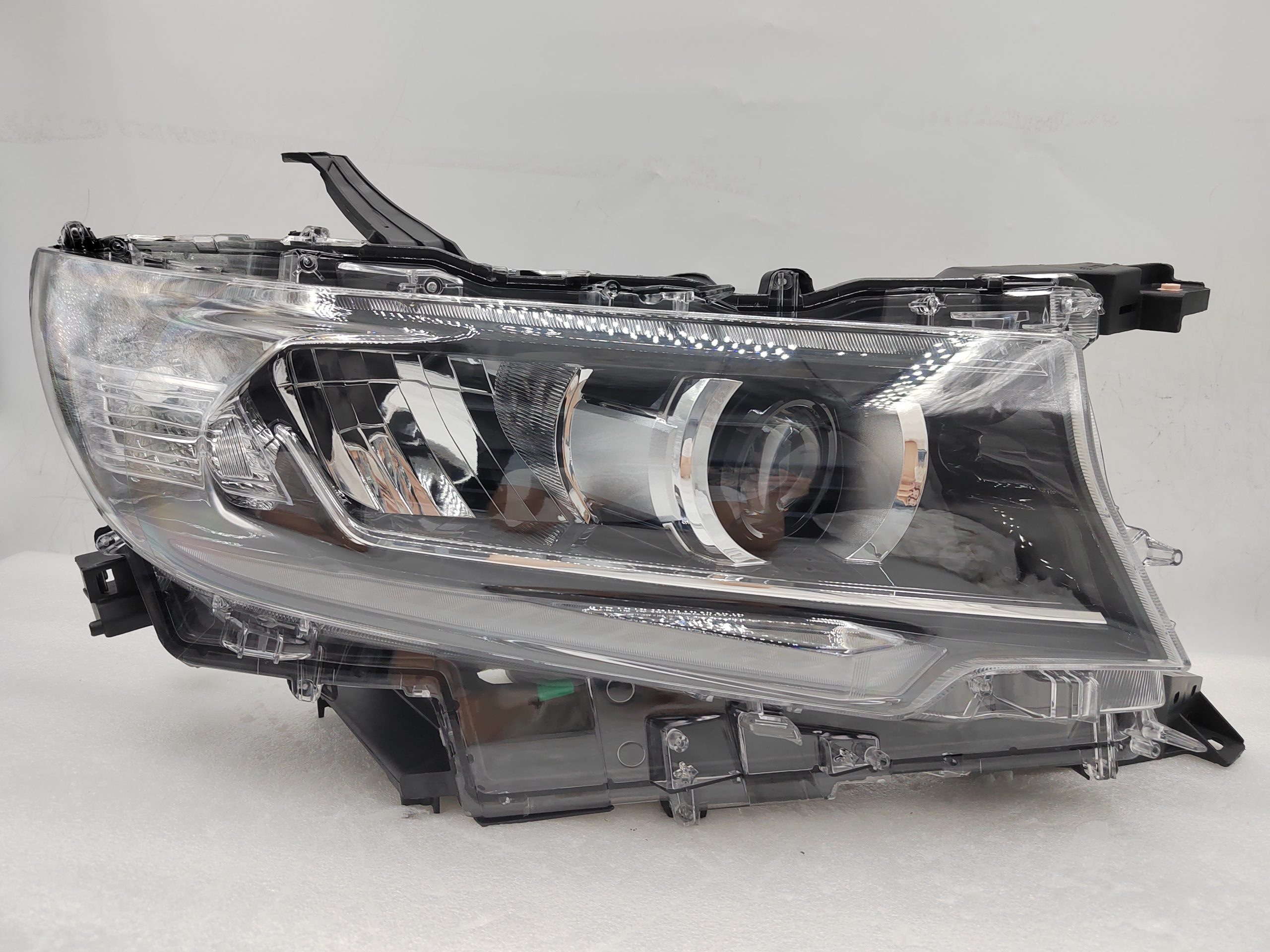 TOYOTA LANDCRUISER PRADO 150 GDJ150R 2018-2022 LED R.H.S HEADLIGHT ASSEMBLY