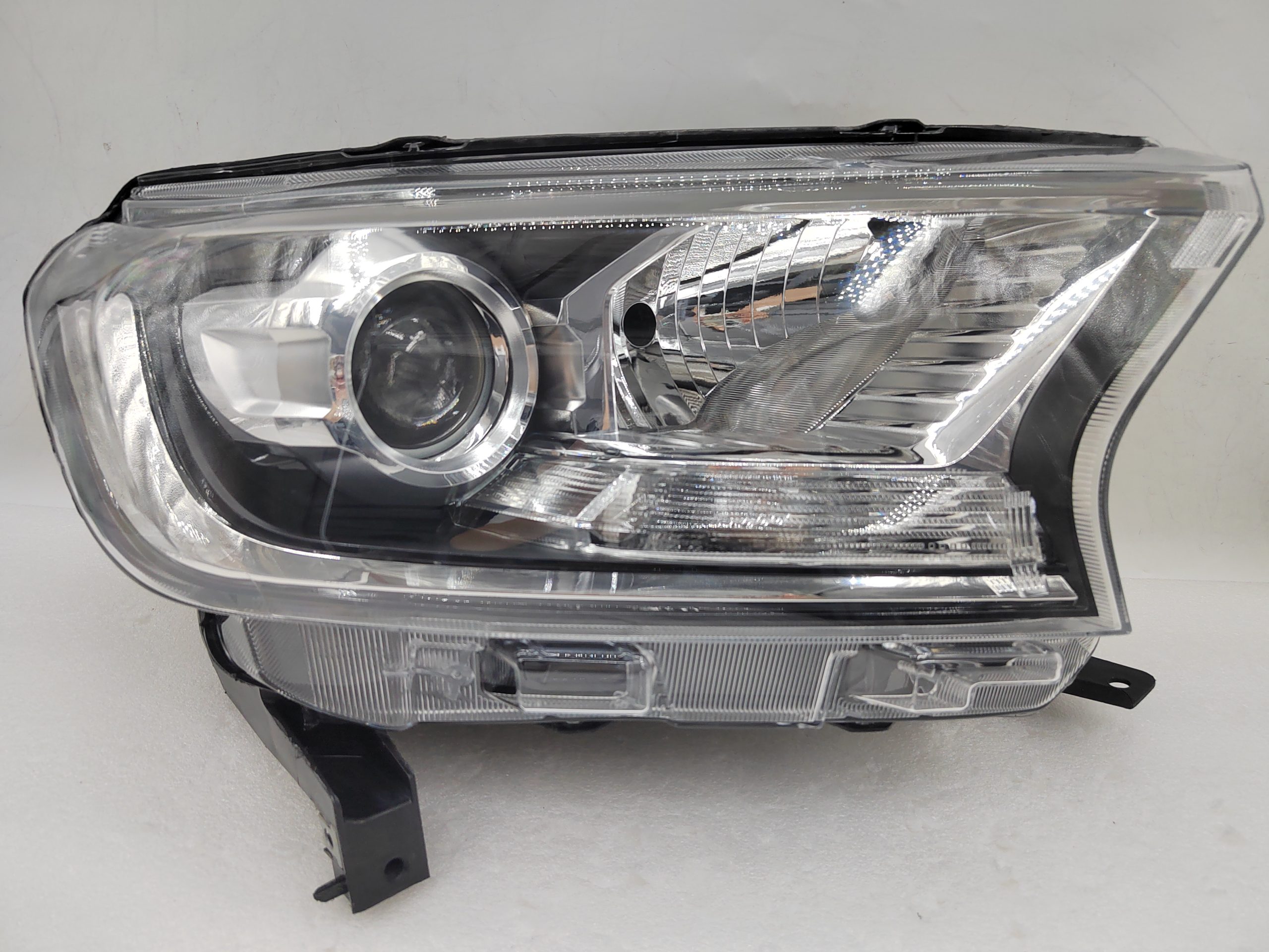 FORD EVEREST RANGER 2015-2019 HALOGEN R.H.S HEADLIGHT ASSEMBLY