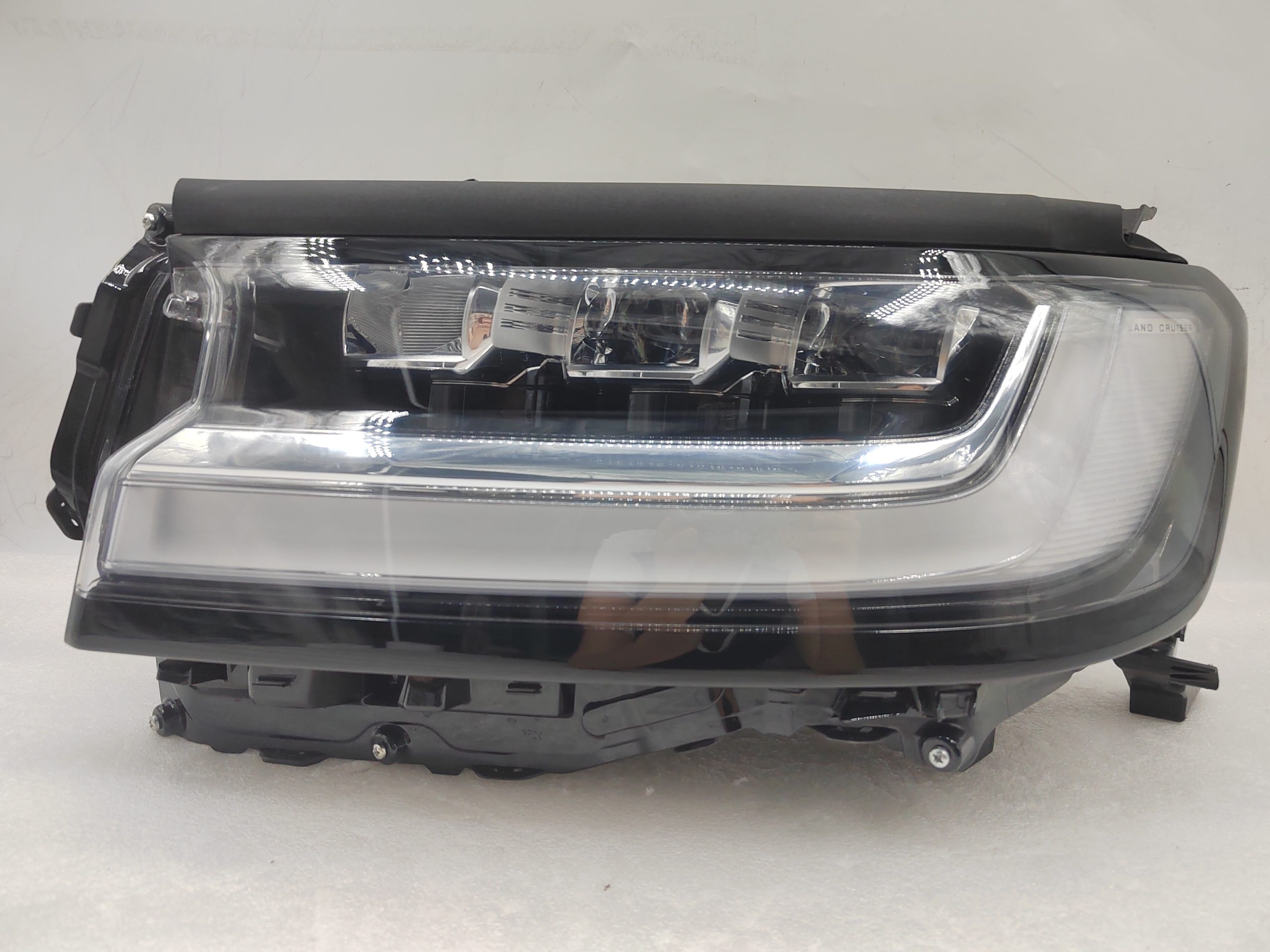 TOYOTA LANDCRUISER 300 SERIES 2021-2023 LED L.H.S HEADLIGHT ASSEMBLY