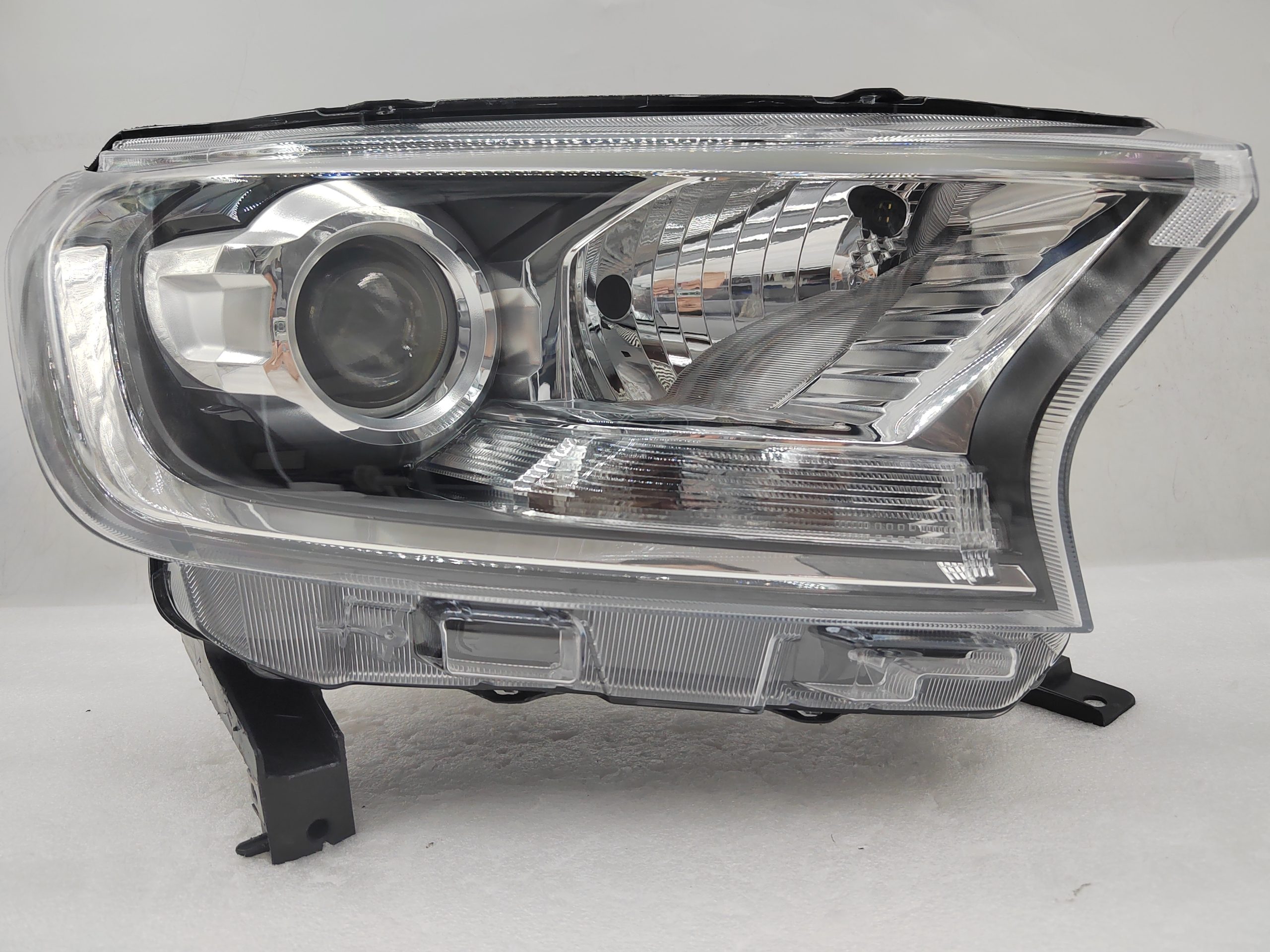 FORD EVEREST RANGER 2015-2019 HALOGEN R.H.S HEADLIGHT ASSEMBLY