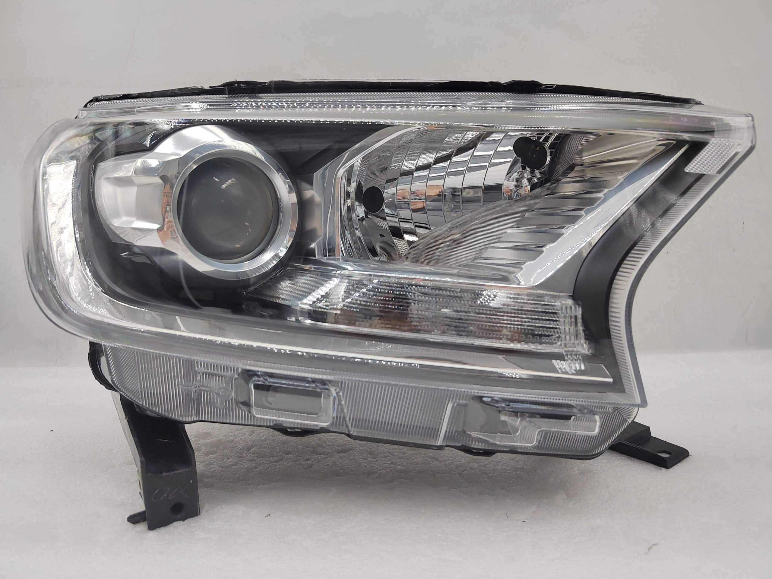 FORD EVEREST RANGER 2015-2019 HALOGEN R.H.S HEADLIGHT ASSEMBLY