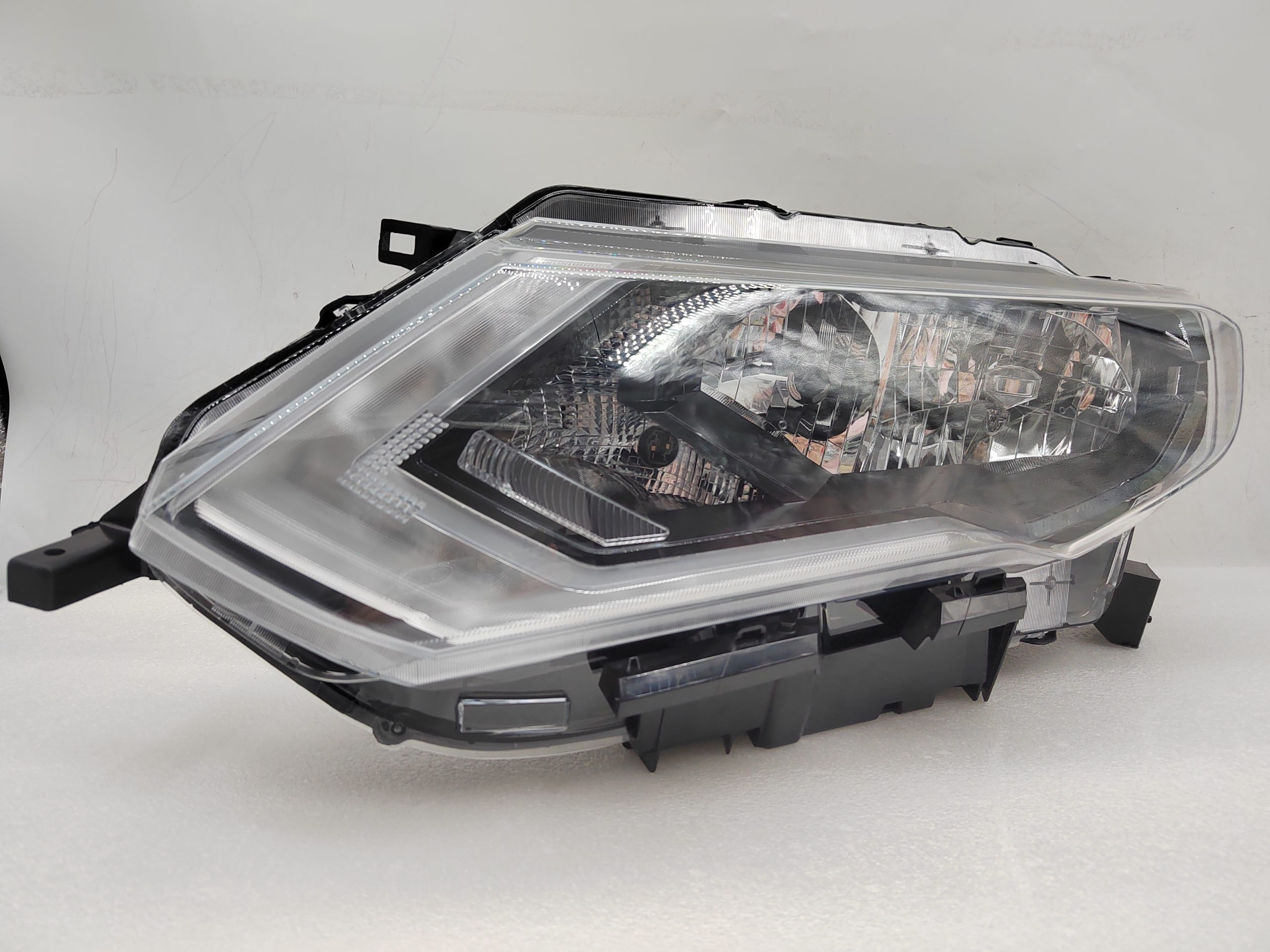 NISSAN X-TRAIL T32 2017-2019 HALOGEN L.H.S HEADLIGHT ASSEMBLY