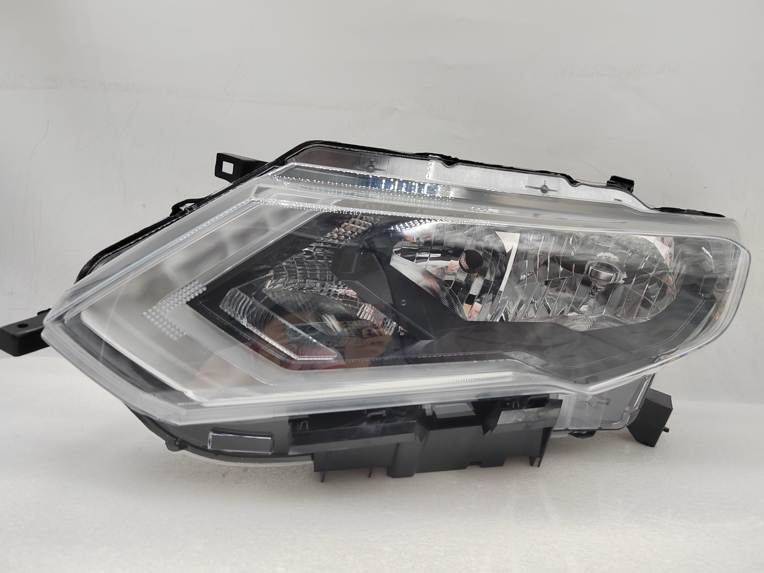NISSAN X-TRAIL T32 2017-2019 HALOGEN L.H.S HEADLIGHT ASSEMBLY