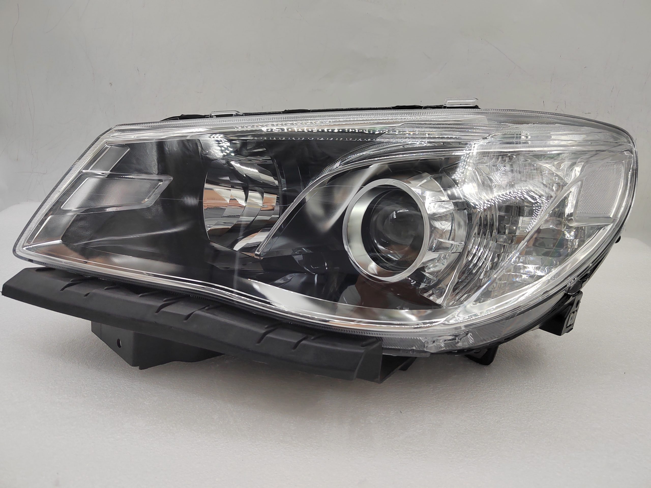 HOLDEN COMMODORE VF SV6 2013-2017 HALOGEN L.H.S HEADLIGHT ASSEMBLY