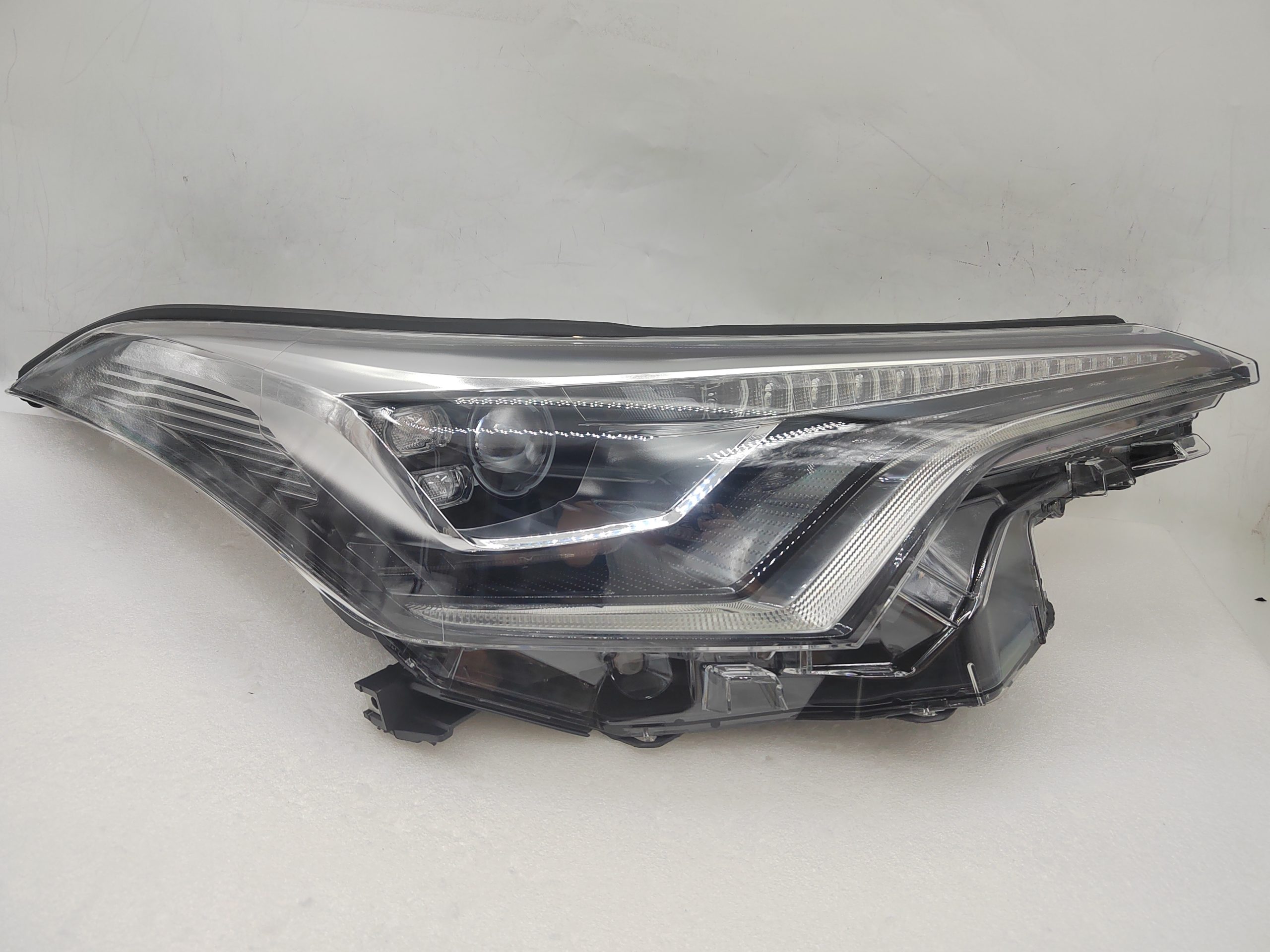 TOYOTA C-HR 2016-2019 LED R.H.S HEADLIGHT ASSEMBLY