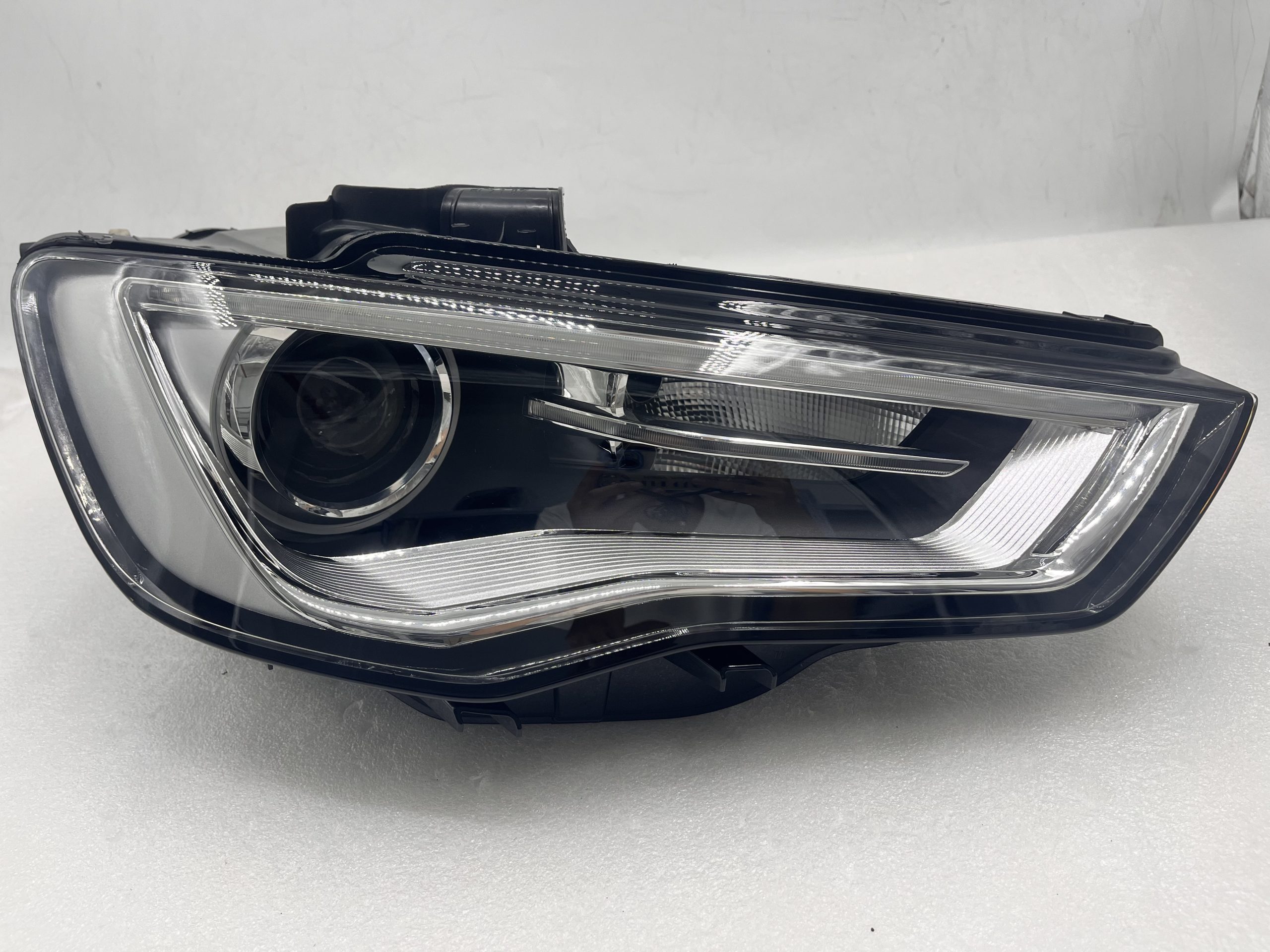 AUDI A3 8V 2013-2015 XENON R.H.S HEADLIGHT ASSEMBLY