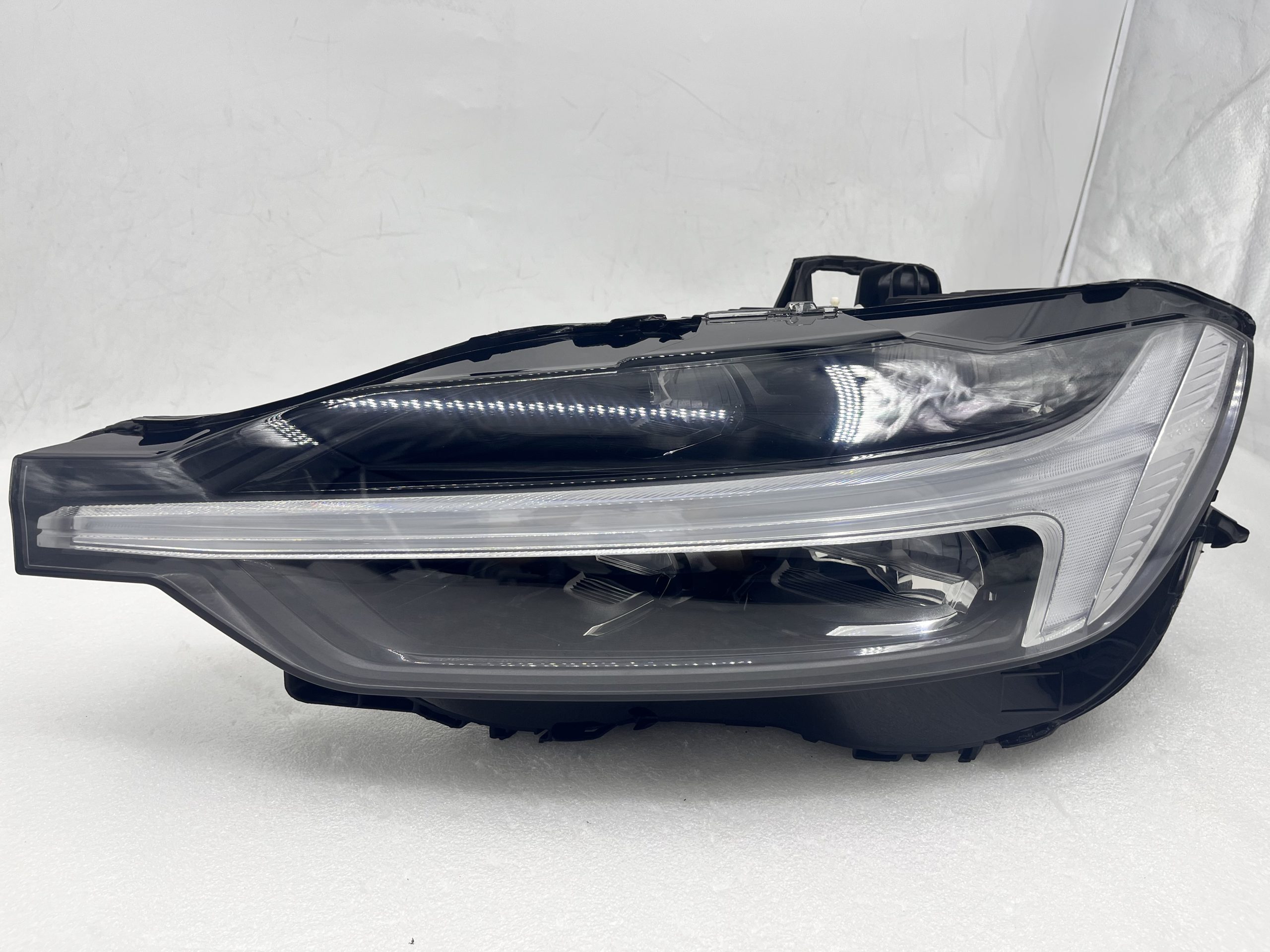 VOLVO XC60 D4 2018-2023 LED L.H.S HEADLIGHT ASSEMBLY
