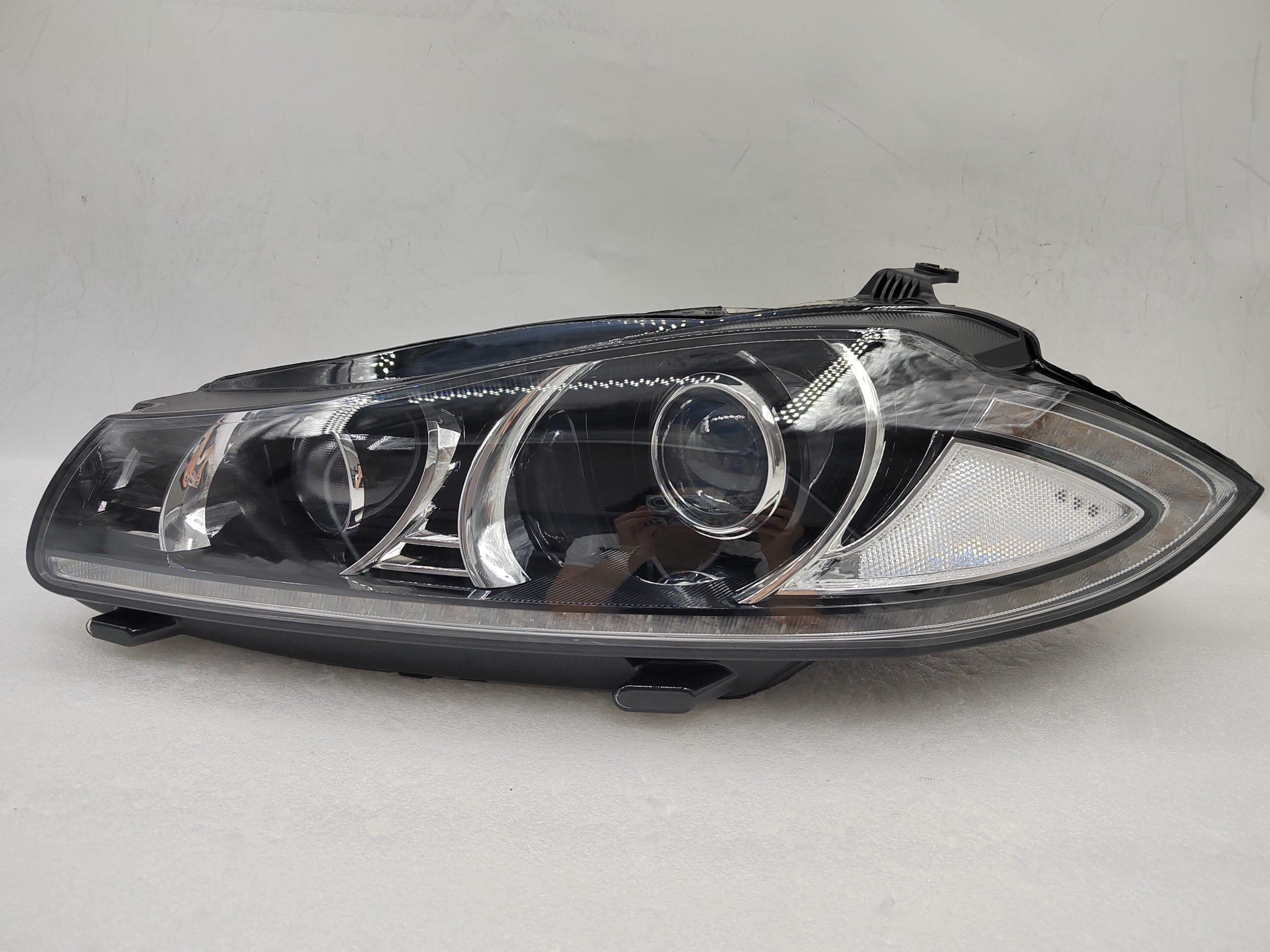 JAGUAR XF 2012-2015 XENON L.H.S HEADLIGHT ASSEMBLY