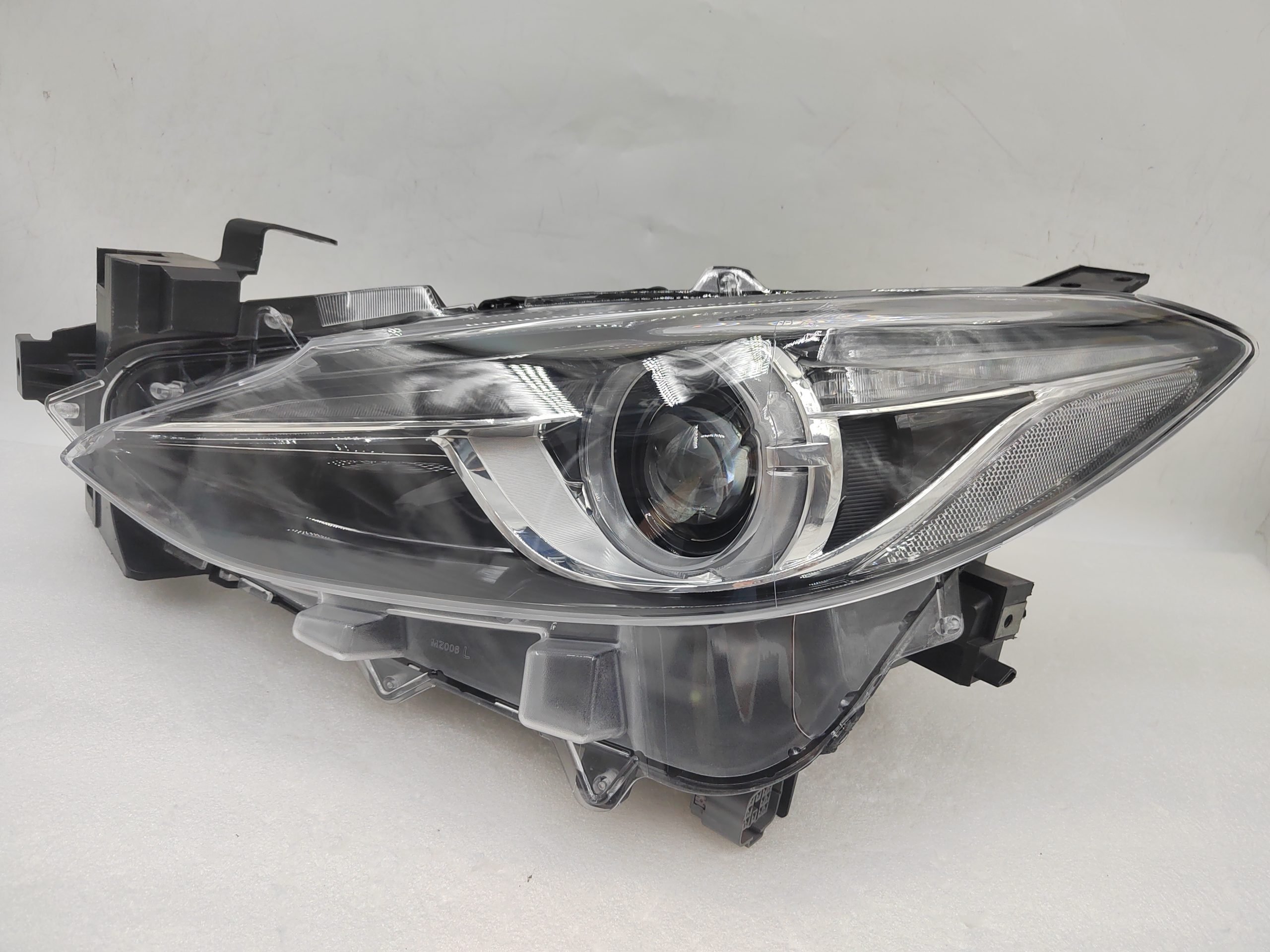 MAZDA 3 2014-2016 XENON LED L.H.S HEADLIGHT ASSEMBLY