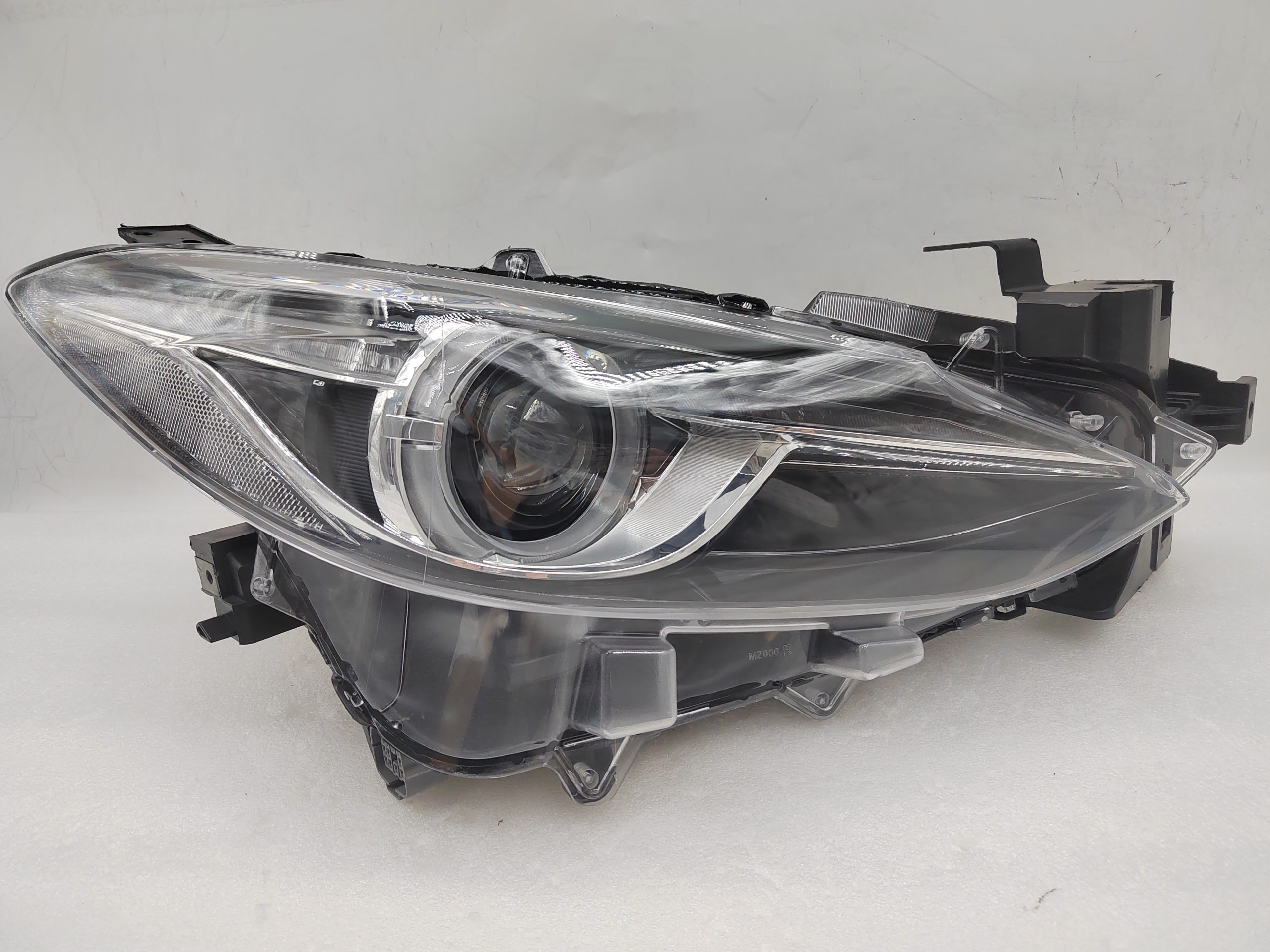 MAZDA 3 2014-2016 XENON LED R.H.S HEADLIGHT ASSEMBLY