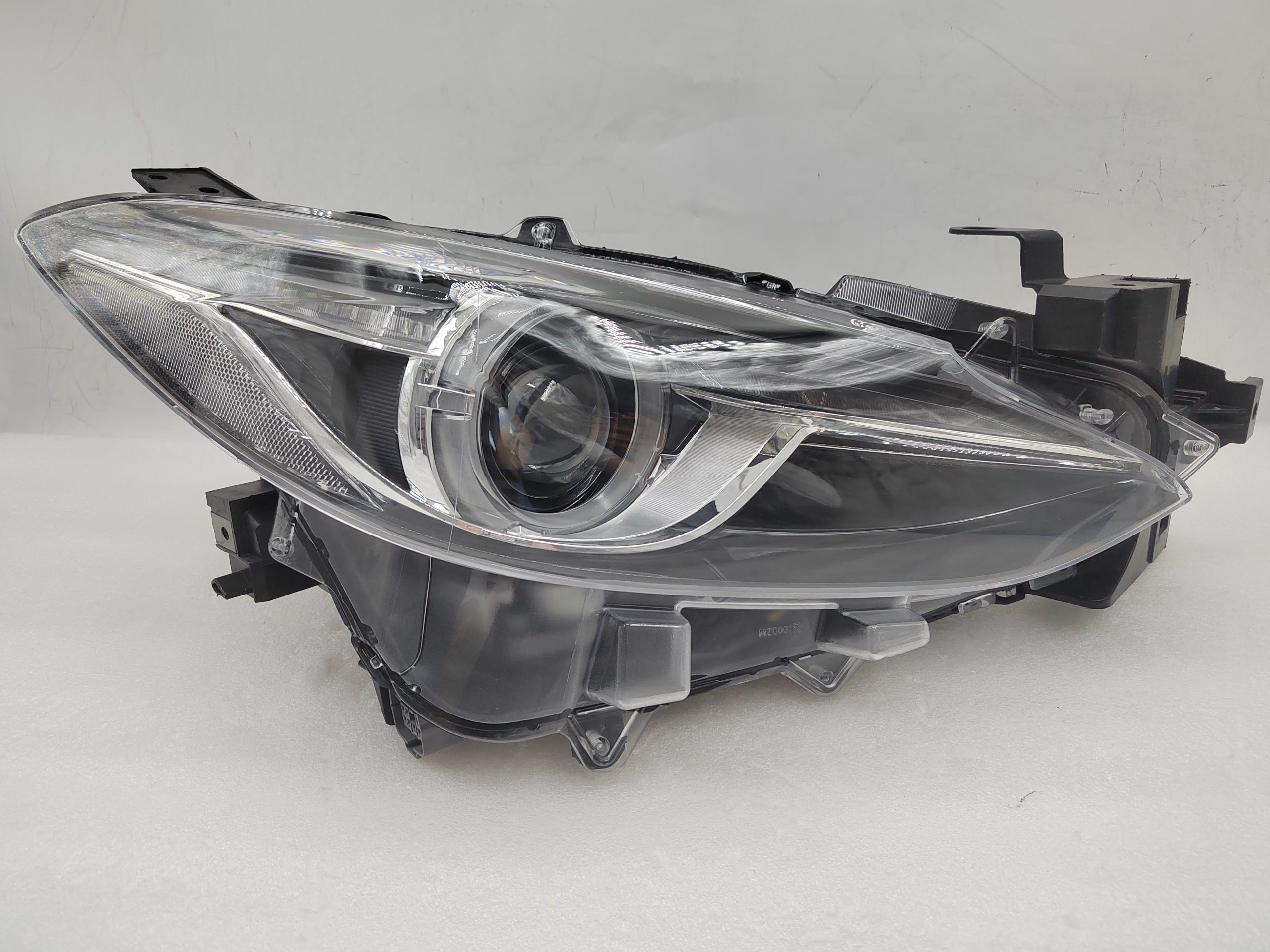 MAZDA 3 2014-2016 XENON LED R.H.S HEADLIGHT ASSEMBLY