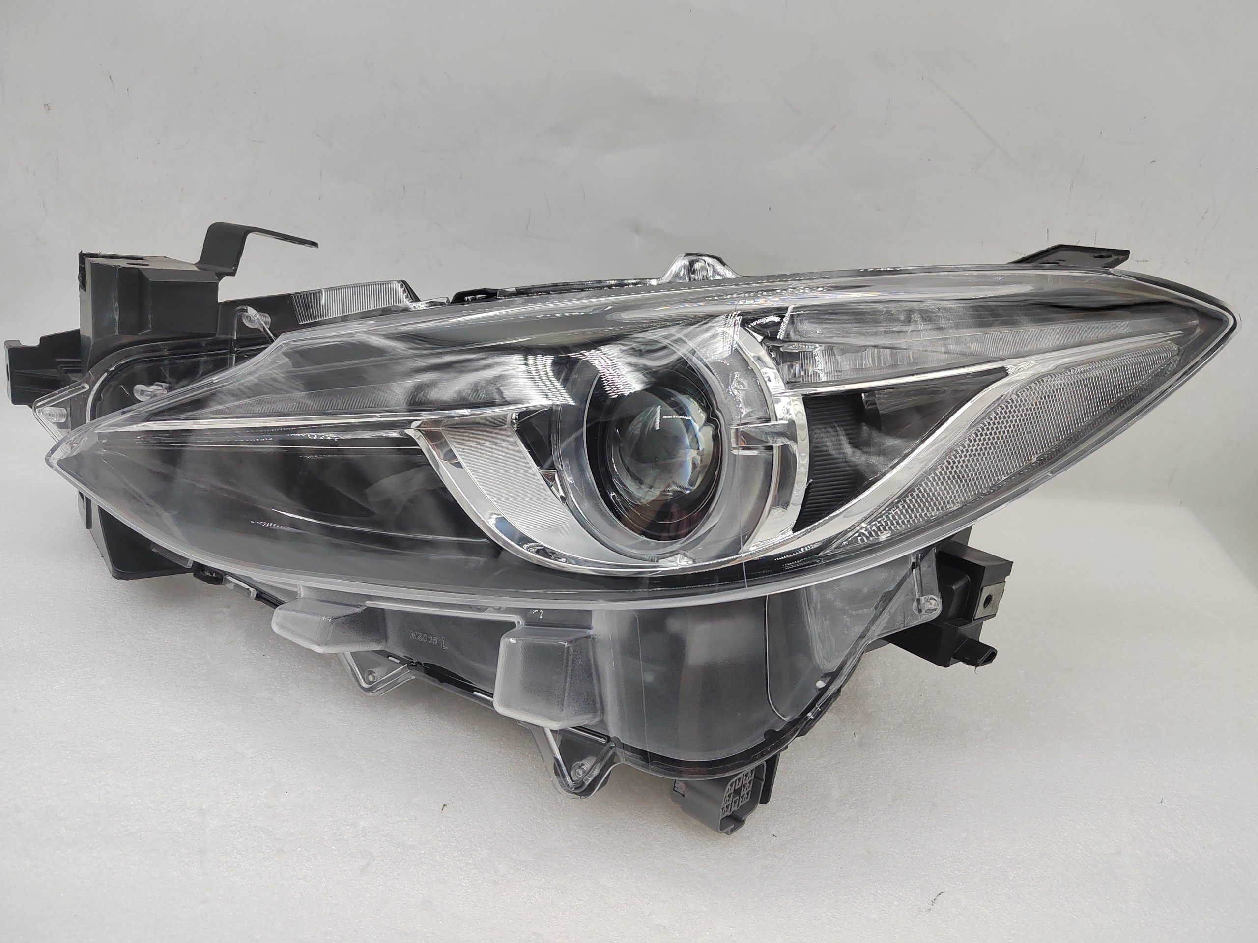 MAZDA 3 2014-2016 XENON LED L.H.S HEADLIGHT ASSEMBLY