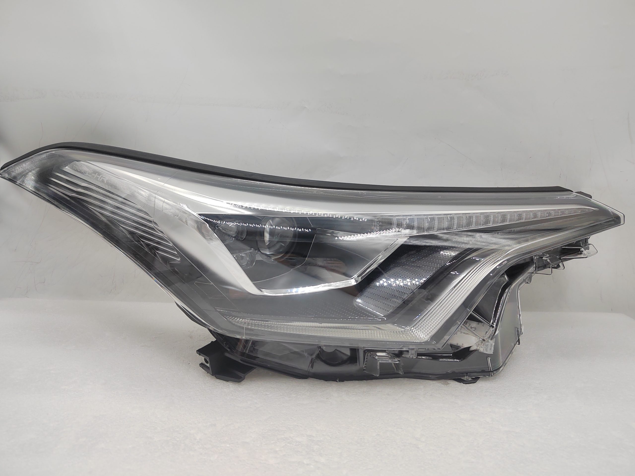 TOYOTA C-HR 2016-2019 LED R.H.S HEADLIGHT ASSEMBLY