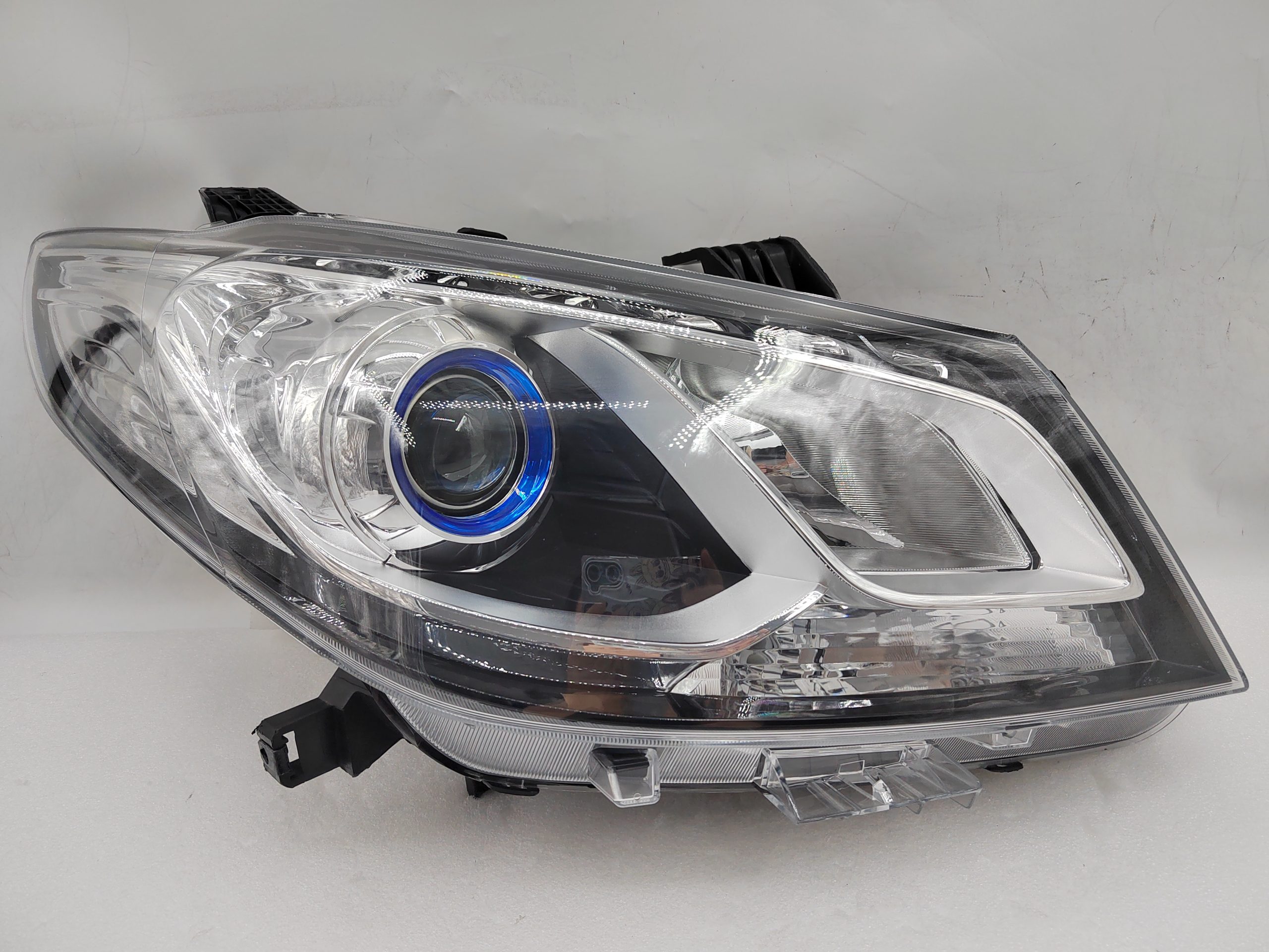 MAXUS LDV G10  2019-2023 XENON R.H.S HEADLIGHT ASSEMBLY