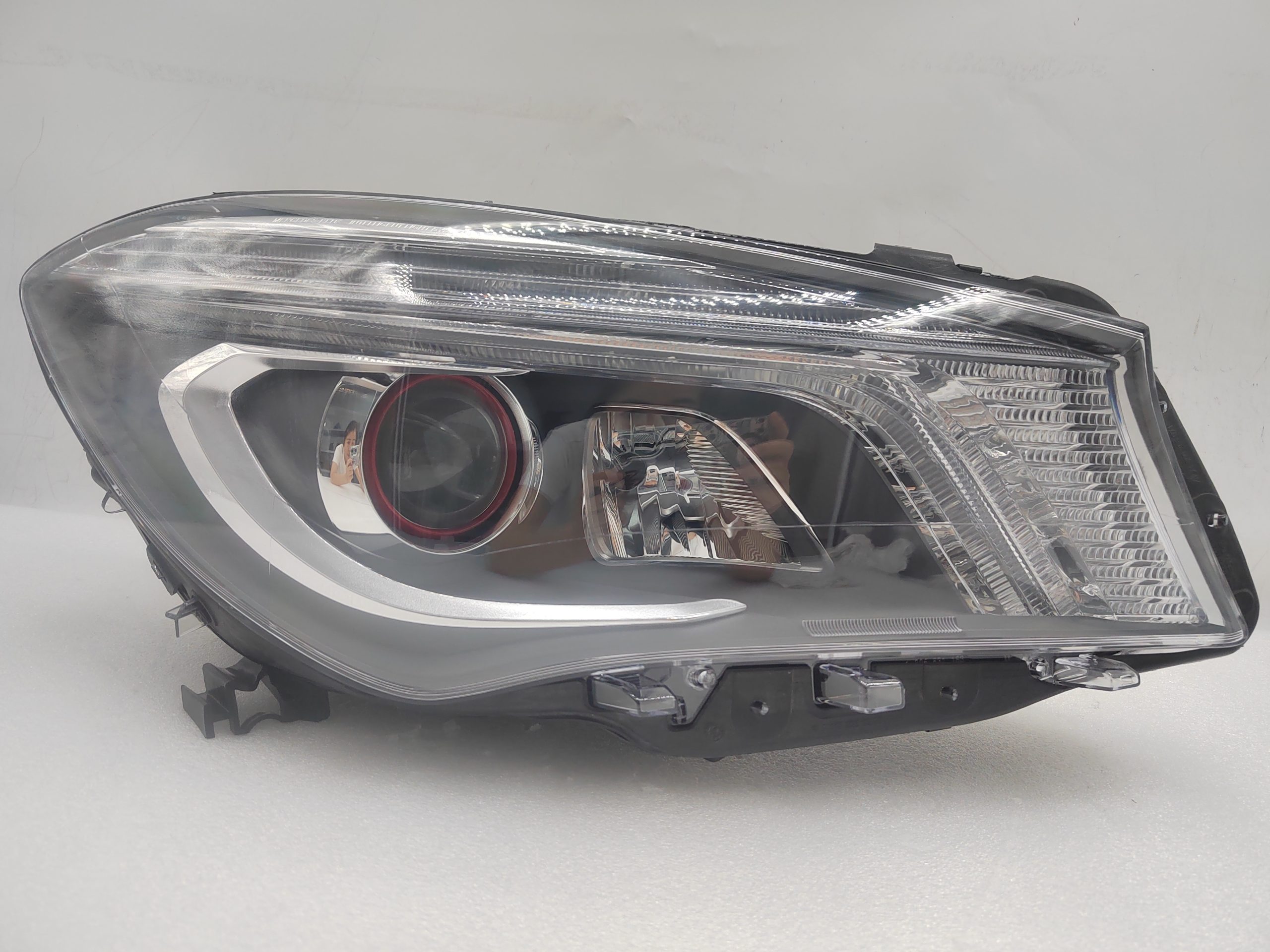 MERCEDES-BENZ CLA-CLASS W117 CLA250 2012-2015 XENON R.H.S HEADLIGHT ASSEMBLY
