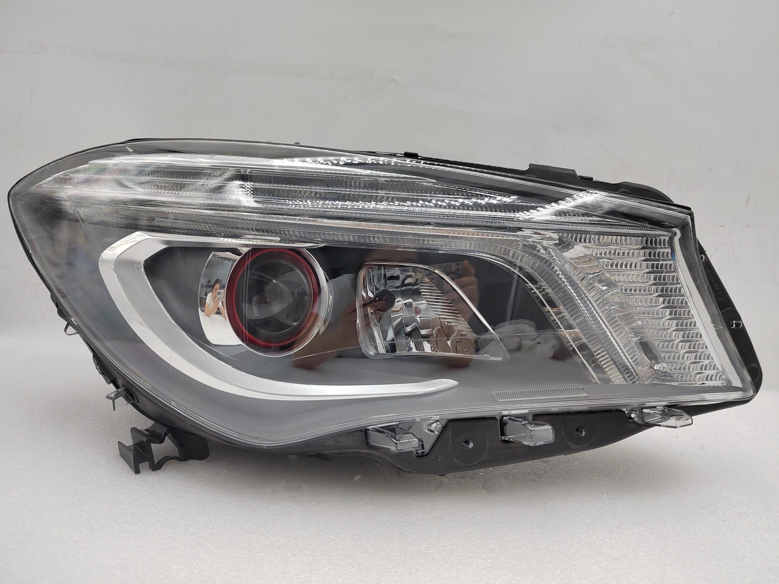 MERCEDES-BENZ CLA-CLASS W117 CLA250 2012-2015 XENON R.H.S HEADLIGHT ASSEMBLY