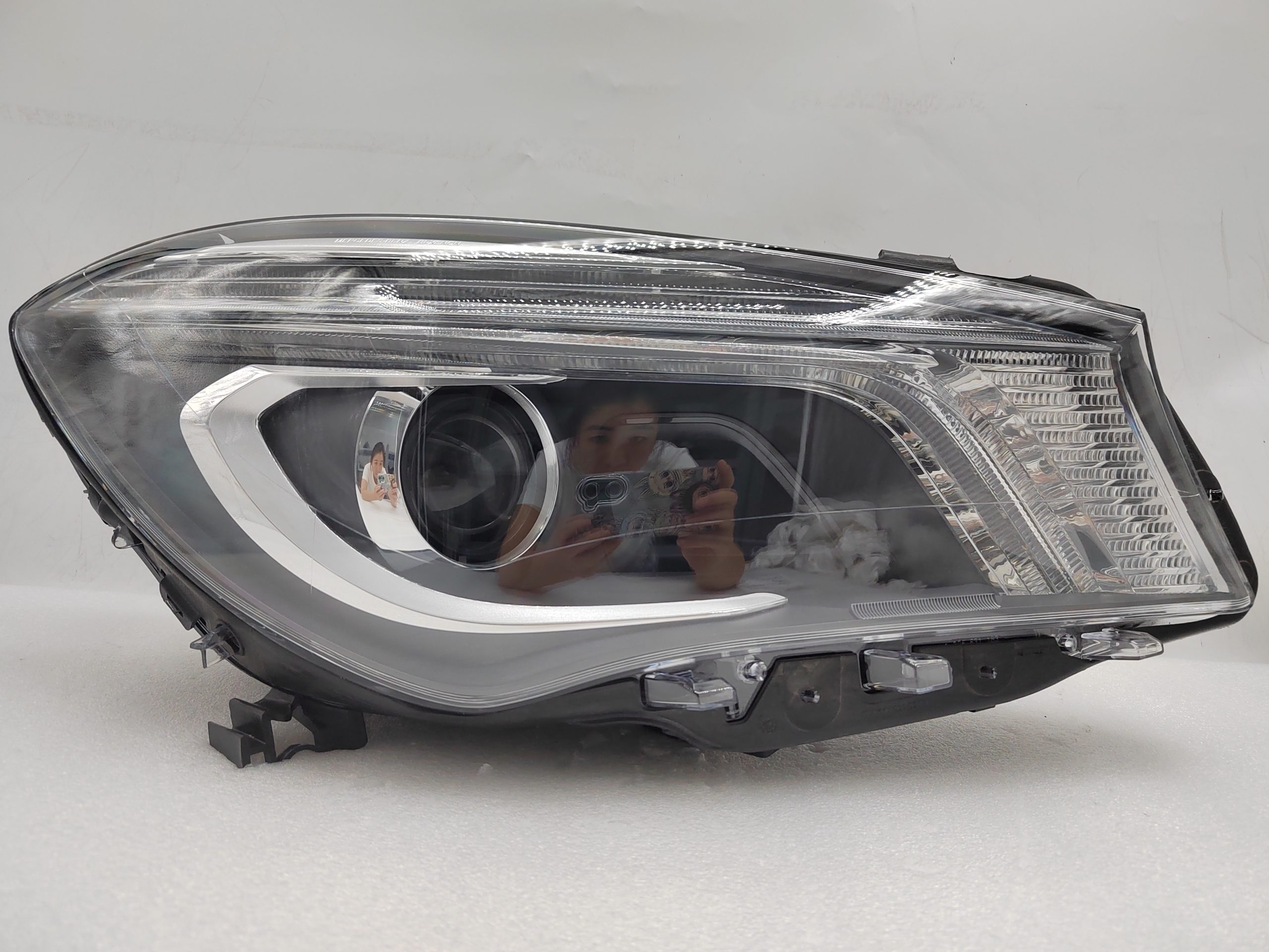 MERCEDES-BENZ CLA-CLASS W117 CLA250 2012-2015 XENON R.H.S HEADLIGHT ASSEMBLY