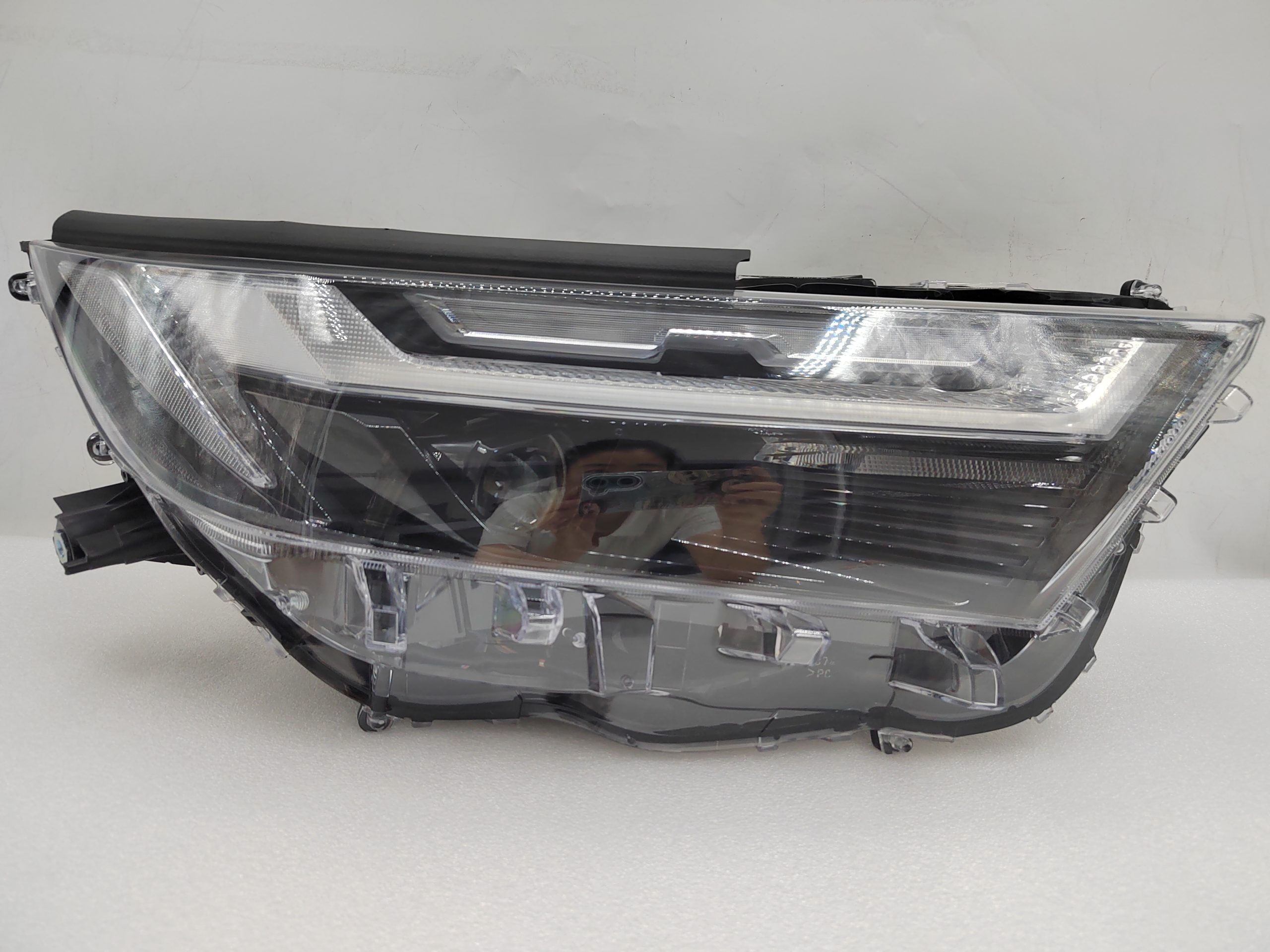 TOYOTA RAV4 2022-2023 LED R.H.S HEADLIGHT ASSEMBLY