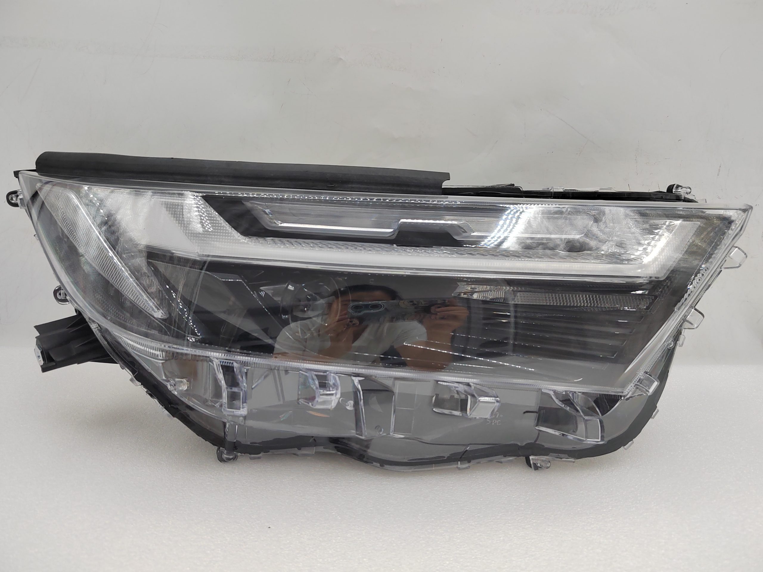 TOYOTA RAV4 2022-2023 LED R.H.S HEADLIGHT ASSEMBLY