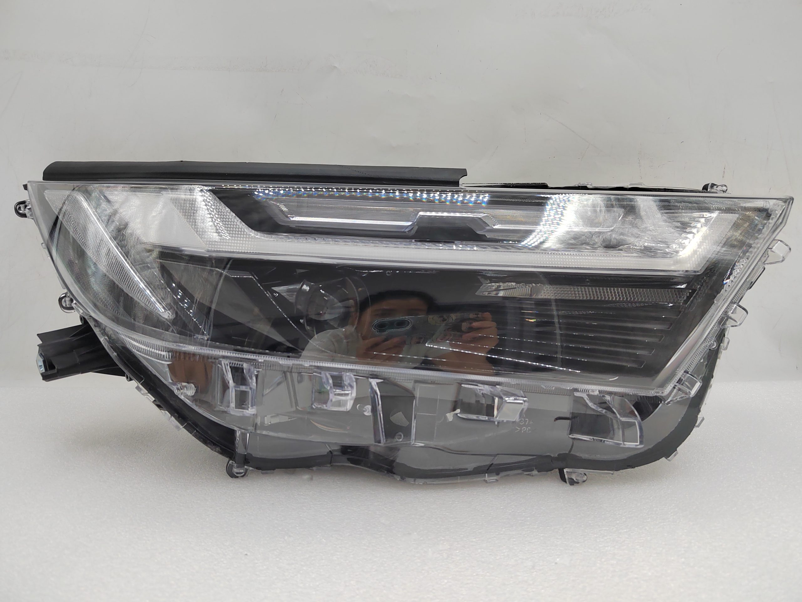 TOYOTA RAV4 2022-2023 LED R.H.S HEADLIGHT ASSEMBLY