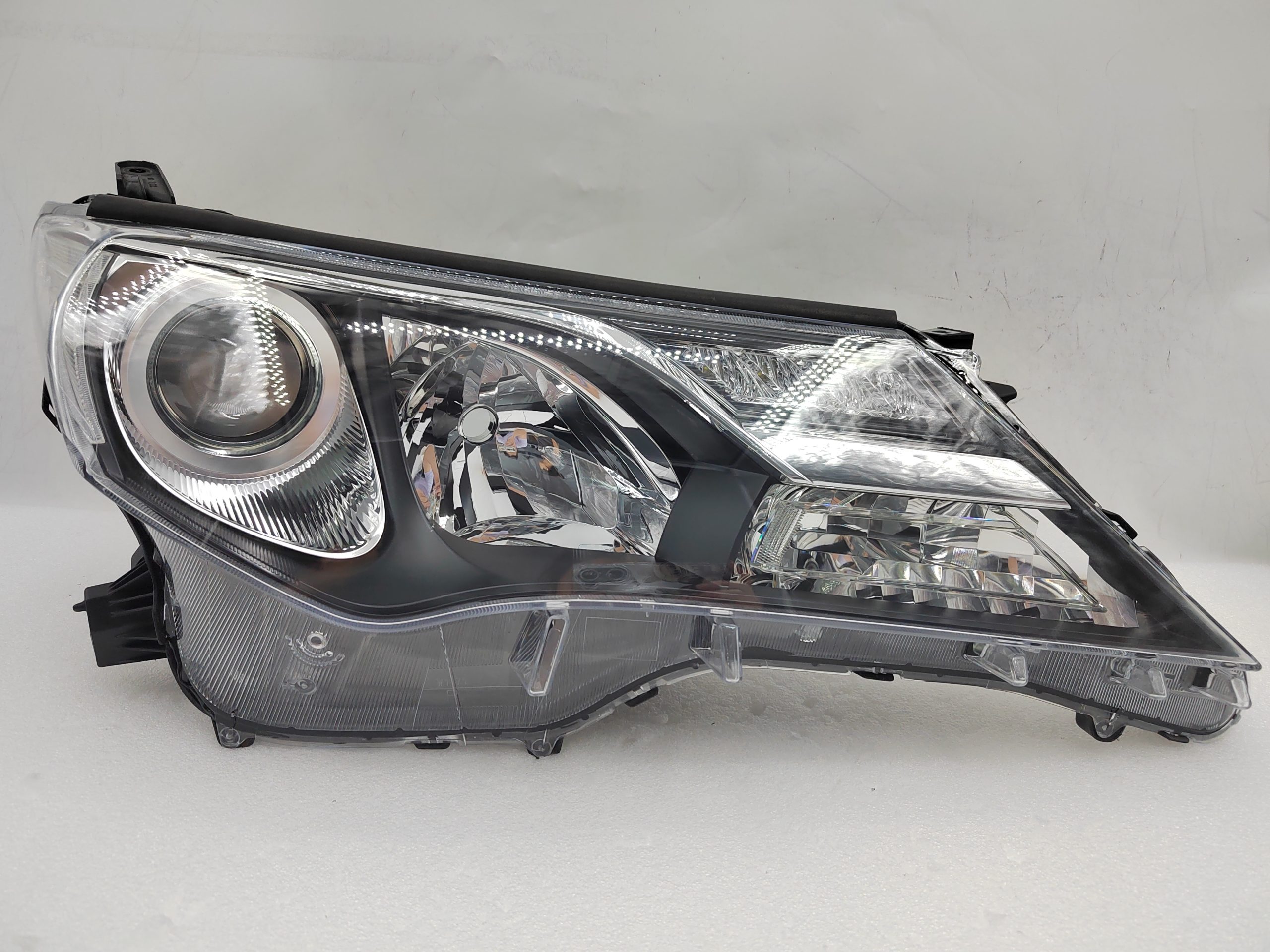 TOYOTA RAV4 IV XA40 2013-2015 HALOGEN R.H.S HEADLIGHT ASSEMBLY