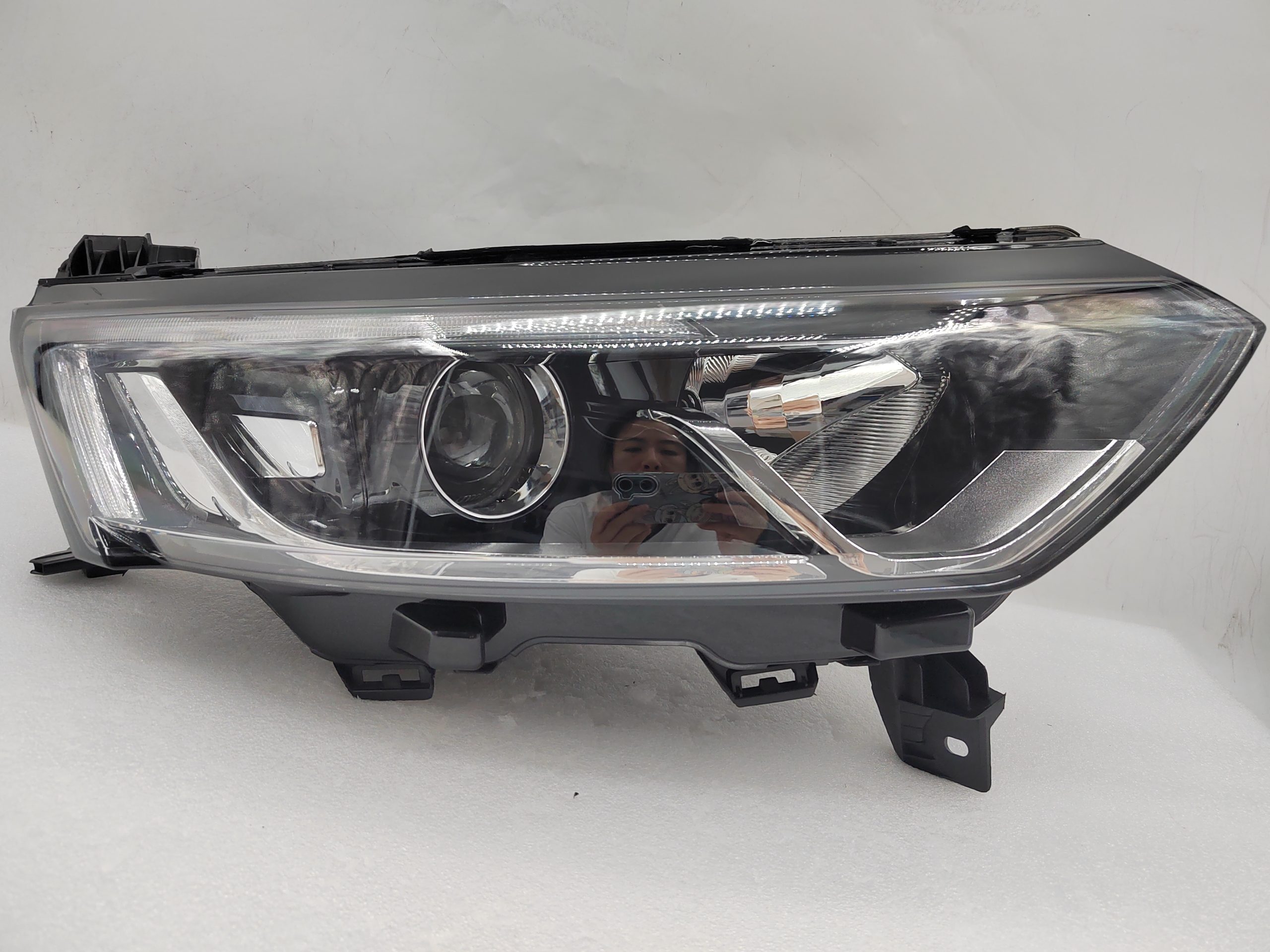 RENAULT KOLEOS 2016-2020 HALOGEN R.H.S HEADLIGHT ASSEMBLY