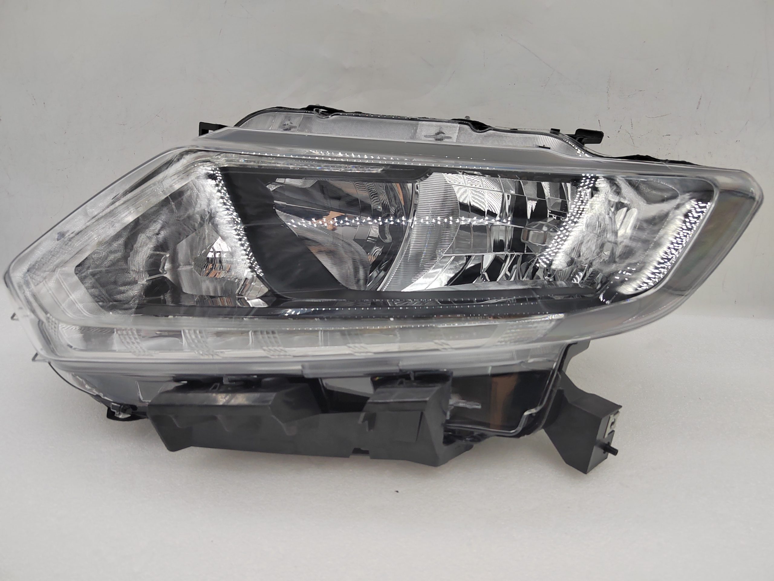 NISSAN X-TRAIL 2014-2016 HALOGEN L.H.S HEADLIGHT ASSEMBLY