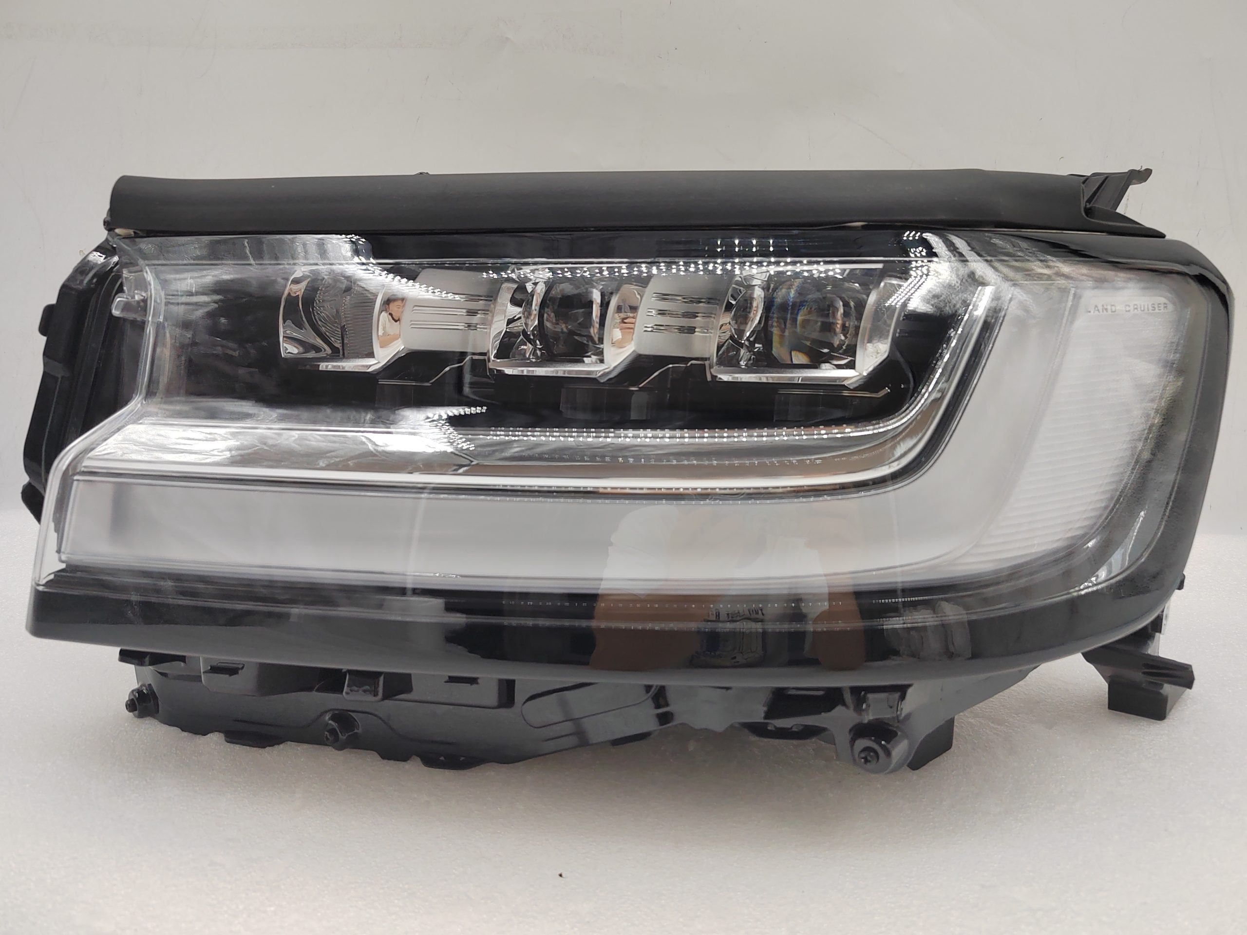 TOYOTA LANDCRUISER 300 SERIES 2021-2023 LED L.H.S HEADLIGHT ASSEMBLY