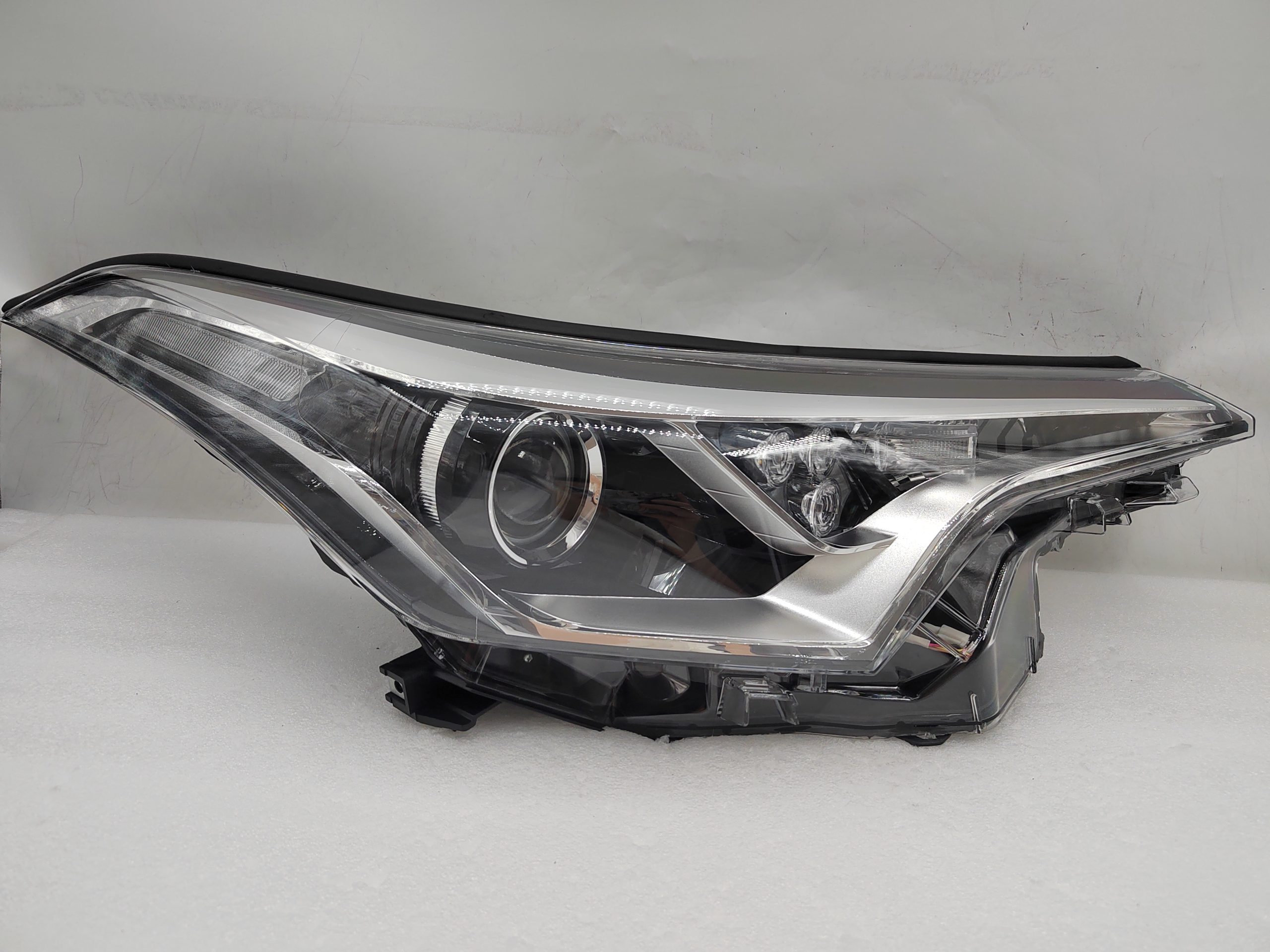 TOYOTA C-HR 2016-2019 HALOGEN R.H.S HEADLIGHT ASSEMBLY