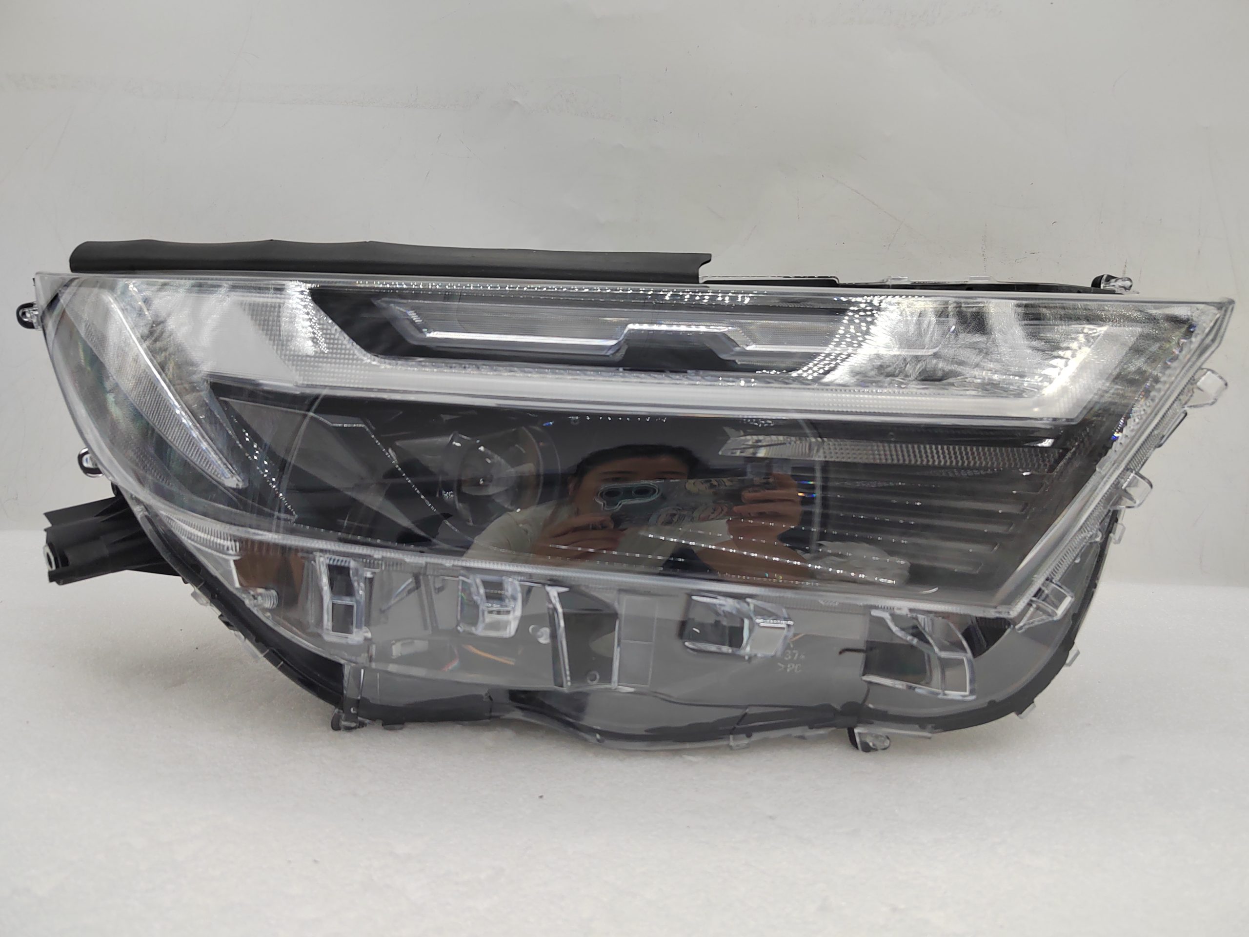 TOYOTA RAV4 2022-2023 LED R.H.S HEADLIGHT ASSEMBLY