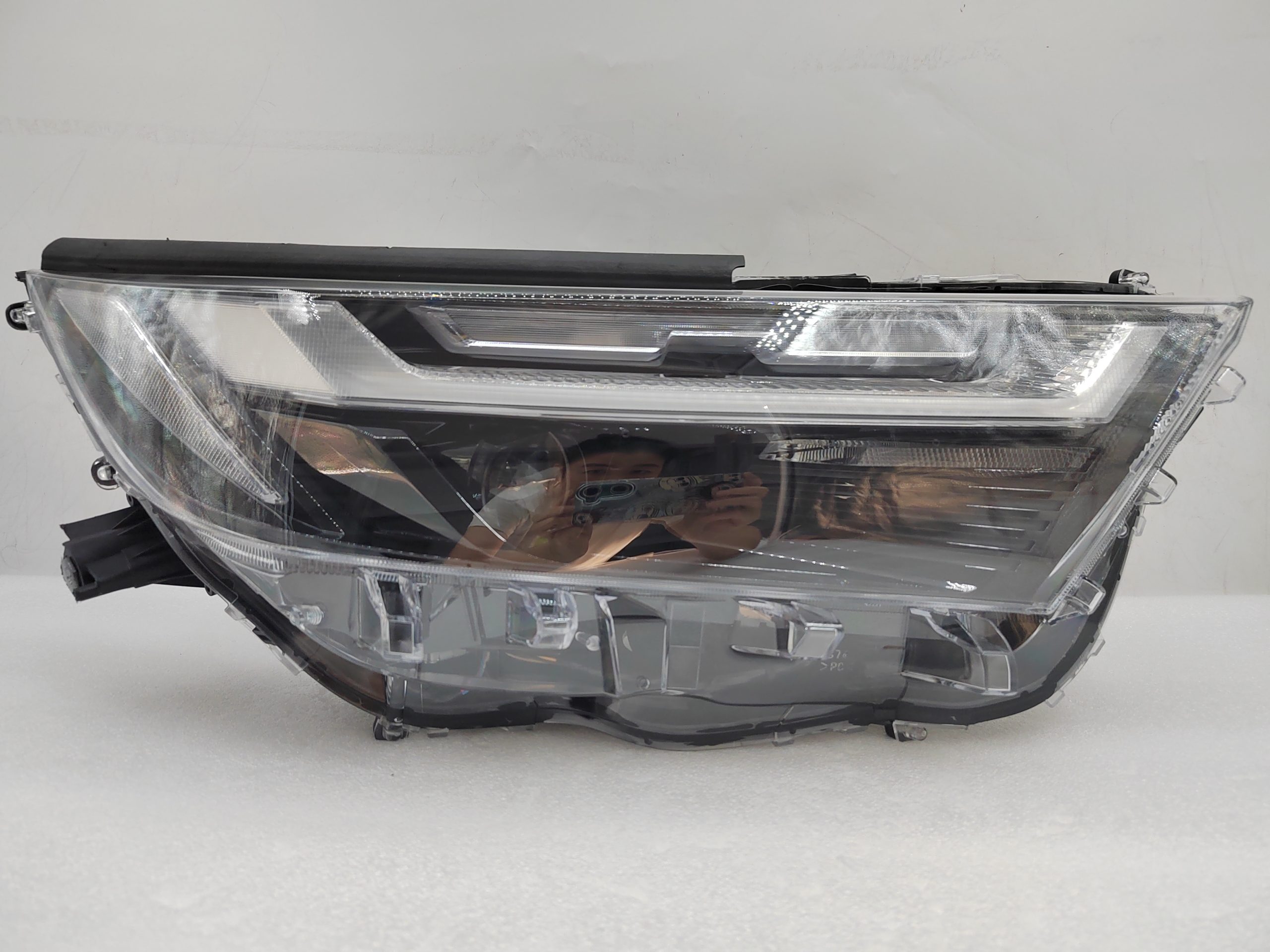 TOYOTA RAV4 2022-2023 LED R.H.S HEADLIGHT ASSEMBLY