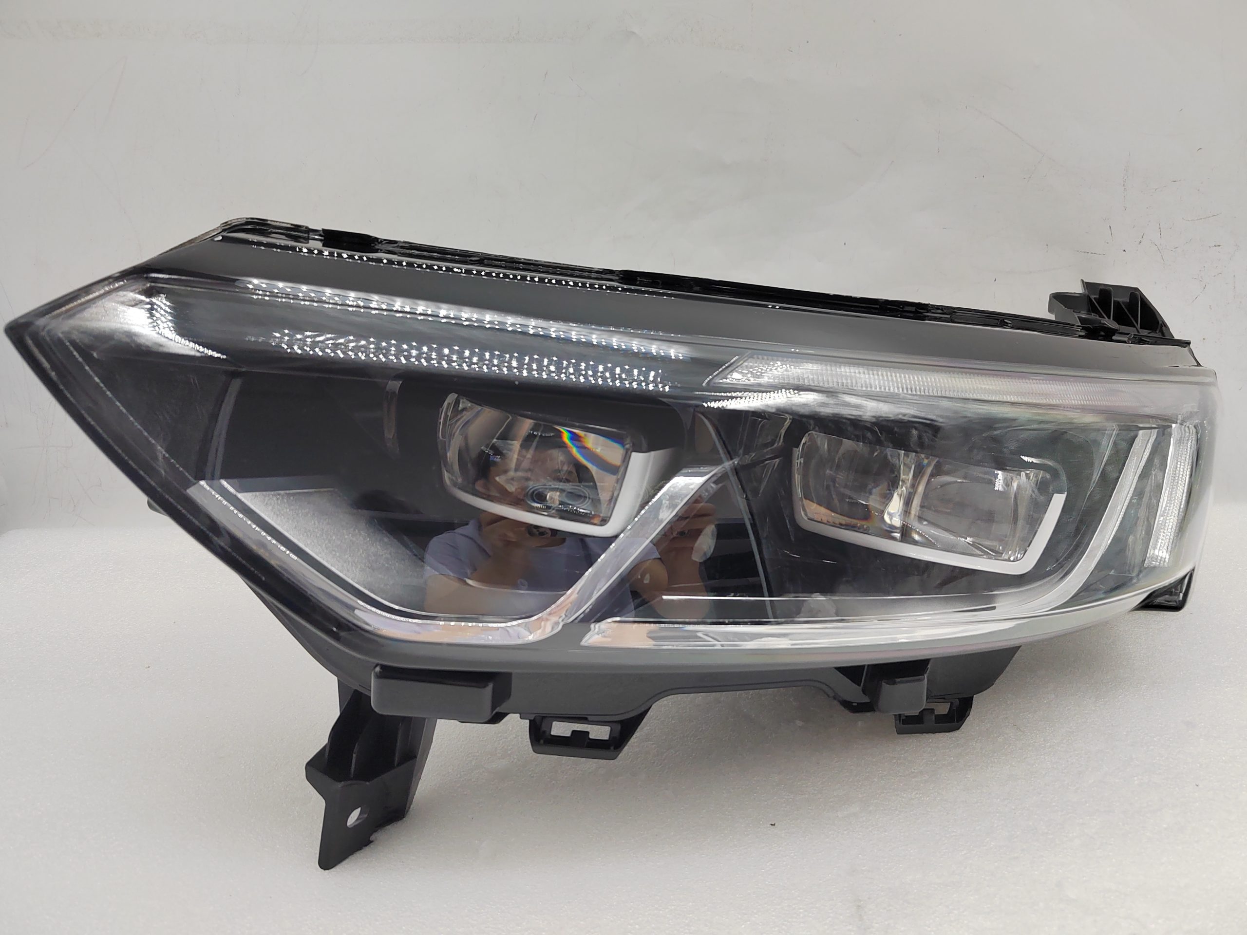 renault-koleos-2016-2020-led-l-h-s-headlight-assembly-australia