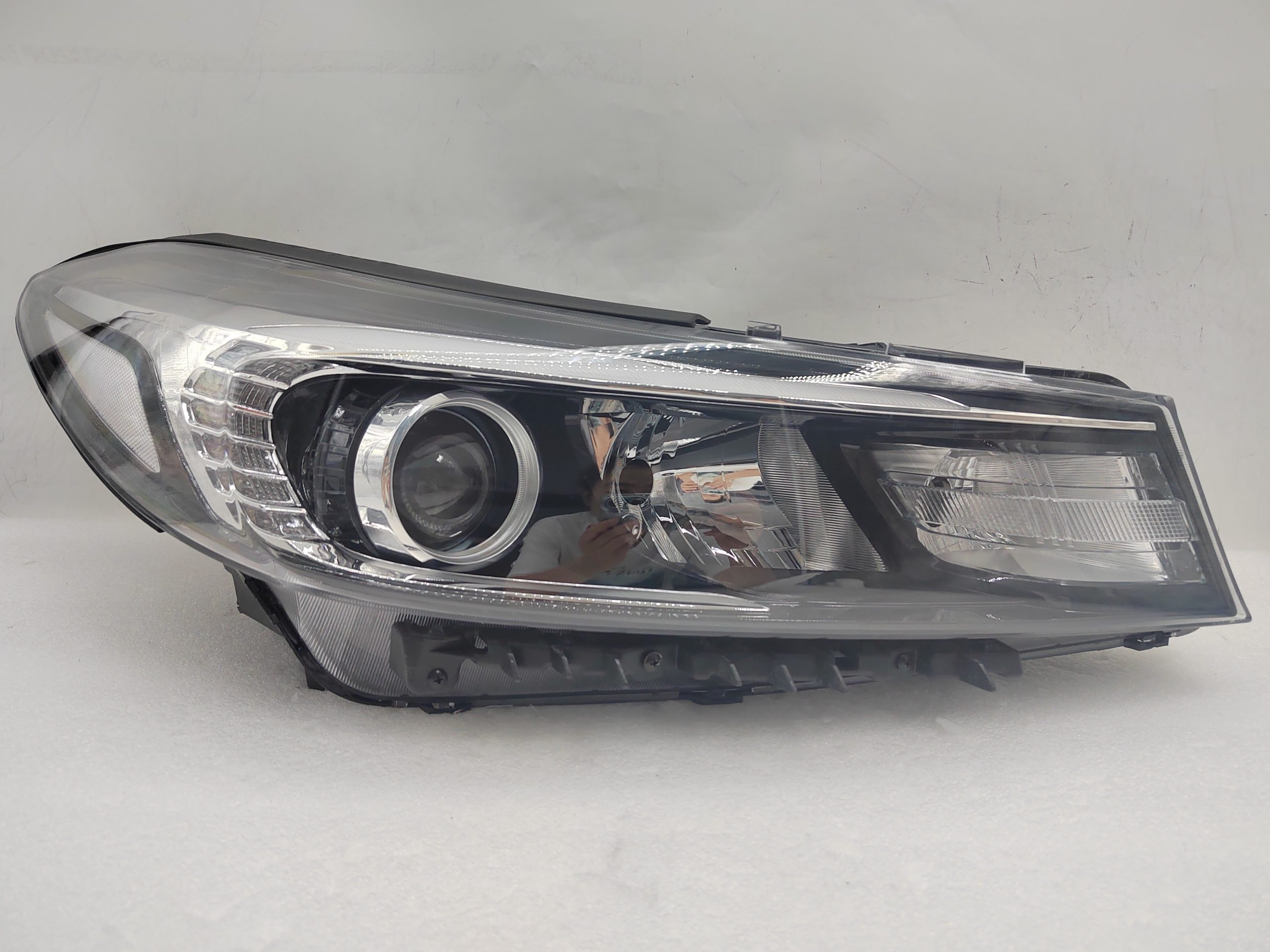 KIA CERATO 2017-2018 XENON R.H.S HEADLIGHT ASSEMBLY
