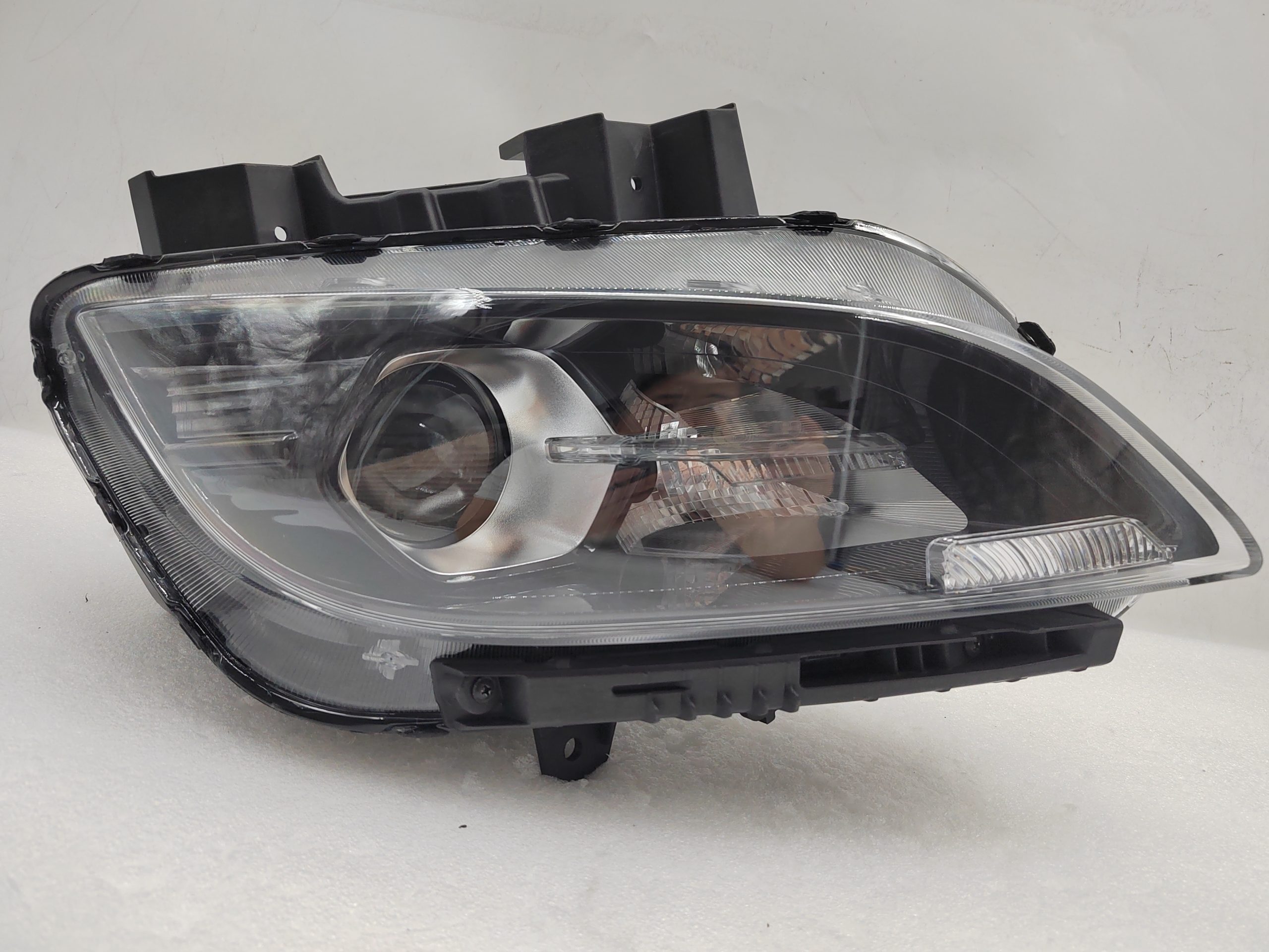 HYUNDAI KONA 2021-2023 HALOGEN R.H.S HEADLIGHT ASSEMBLY