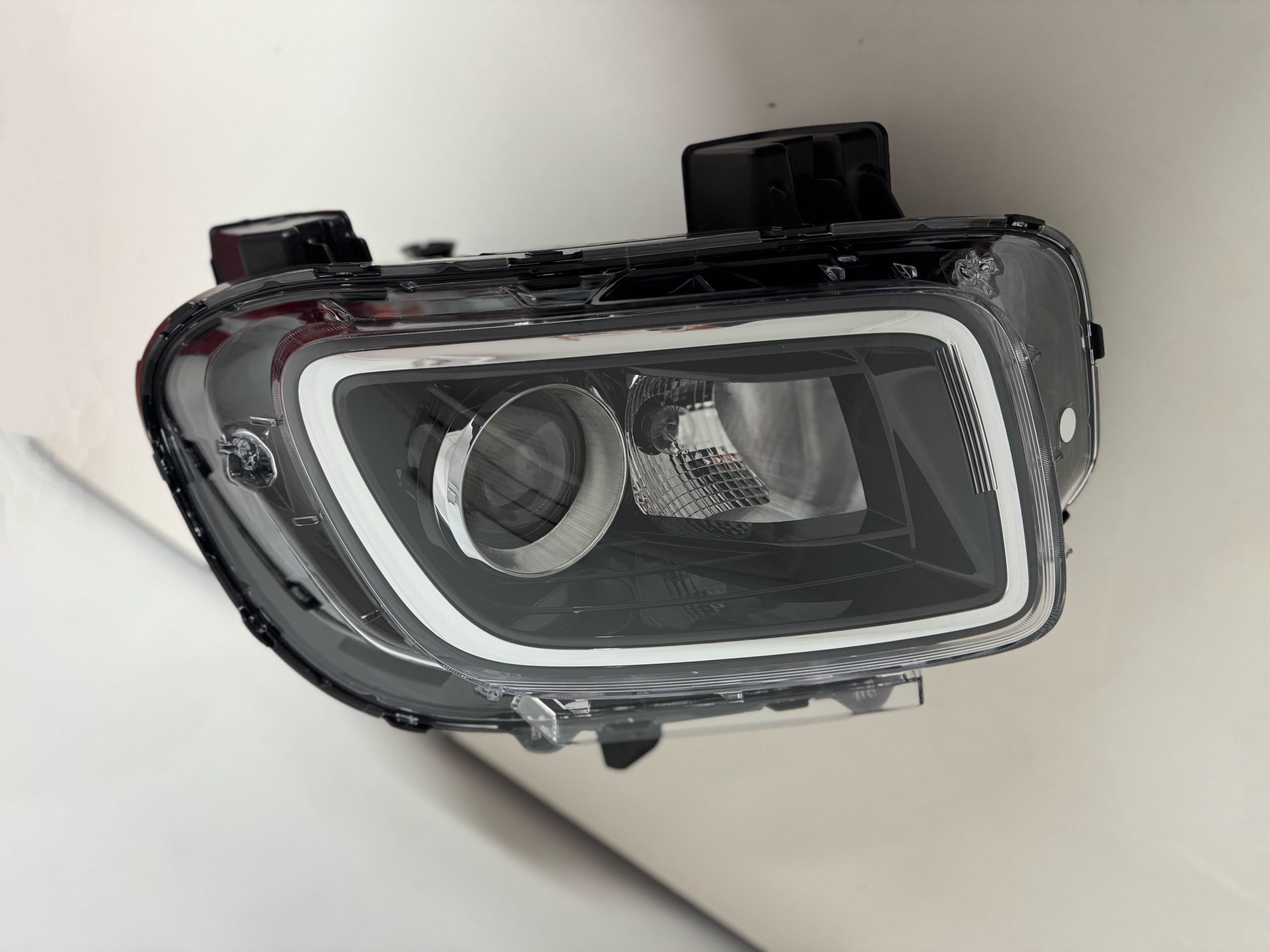 HYUNDAI VENUE 2019-2023 HALOGEN R.H.S HEADLIGHT ASSEMBLY