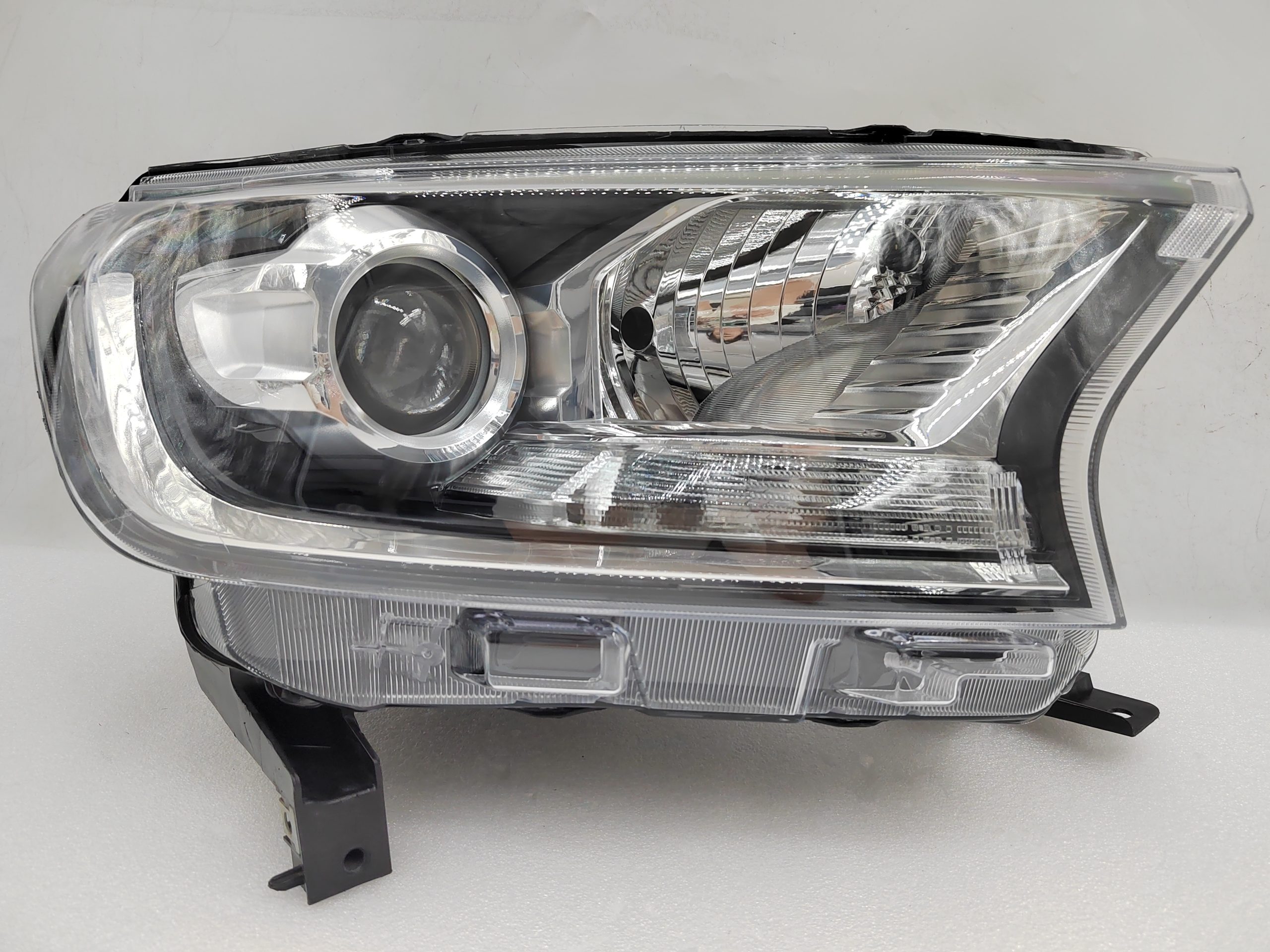 FORD EVEREST RANGER 2015-2019 HALOGEN R.H.S HEADLIGHT ASSEMBLY