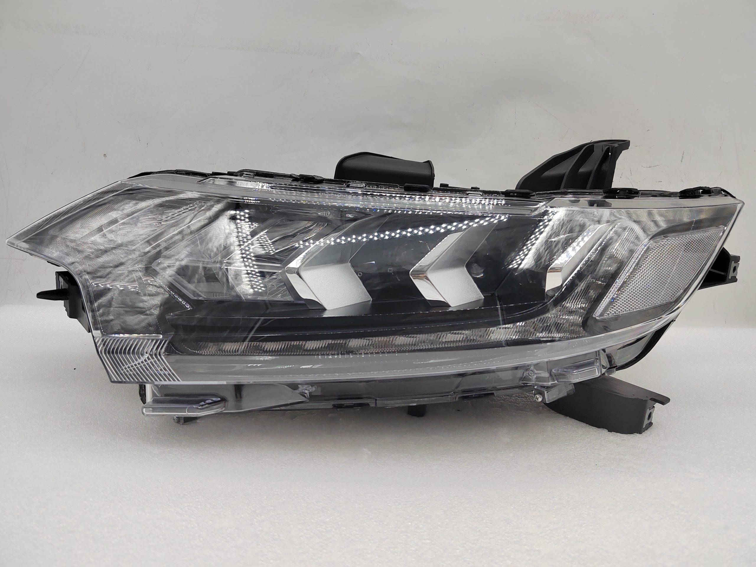 MITSUBISHI OUTLANDER 2016-2020 LED L.H.S HEADLIGHT ASSEMBLY