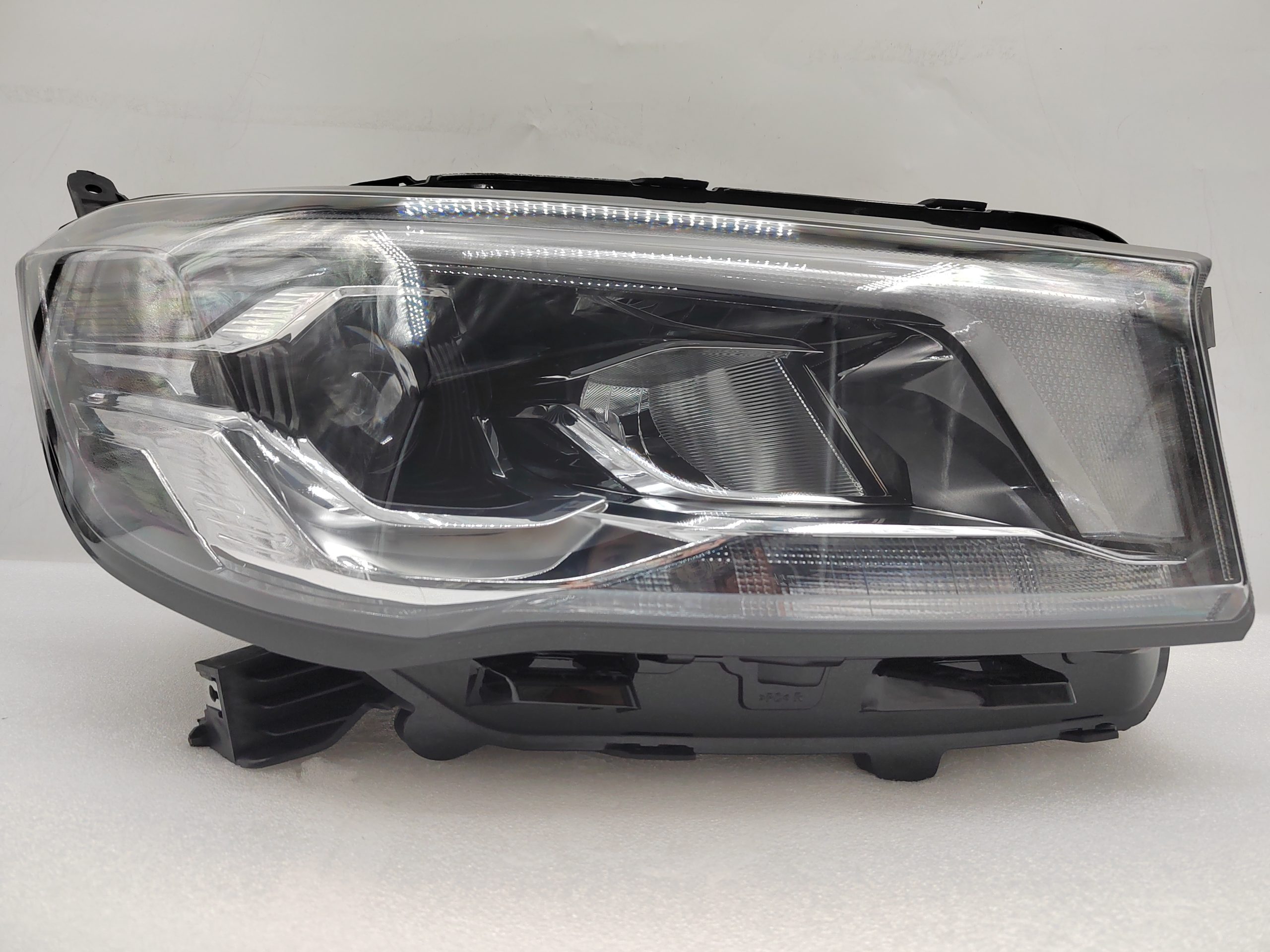 MAXUS LDV V90 2019-2023 HALOGEN R.H.S HEADLIGHT ASSEMBLY