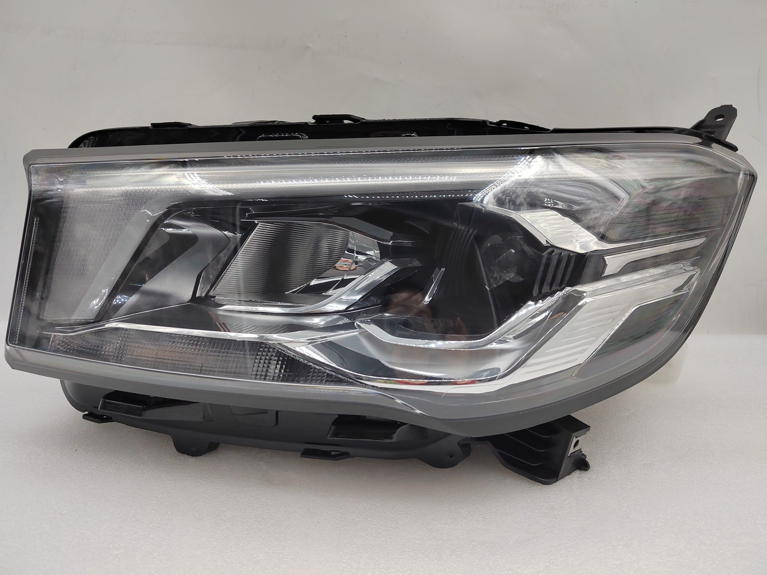 MAXUS LDV V90 2019-2023 HALOGEN L.H.S HEADLIGHT ASSEMBLY