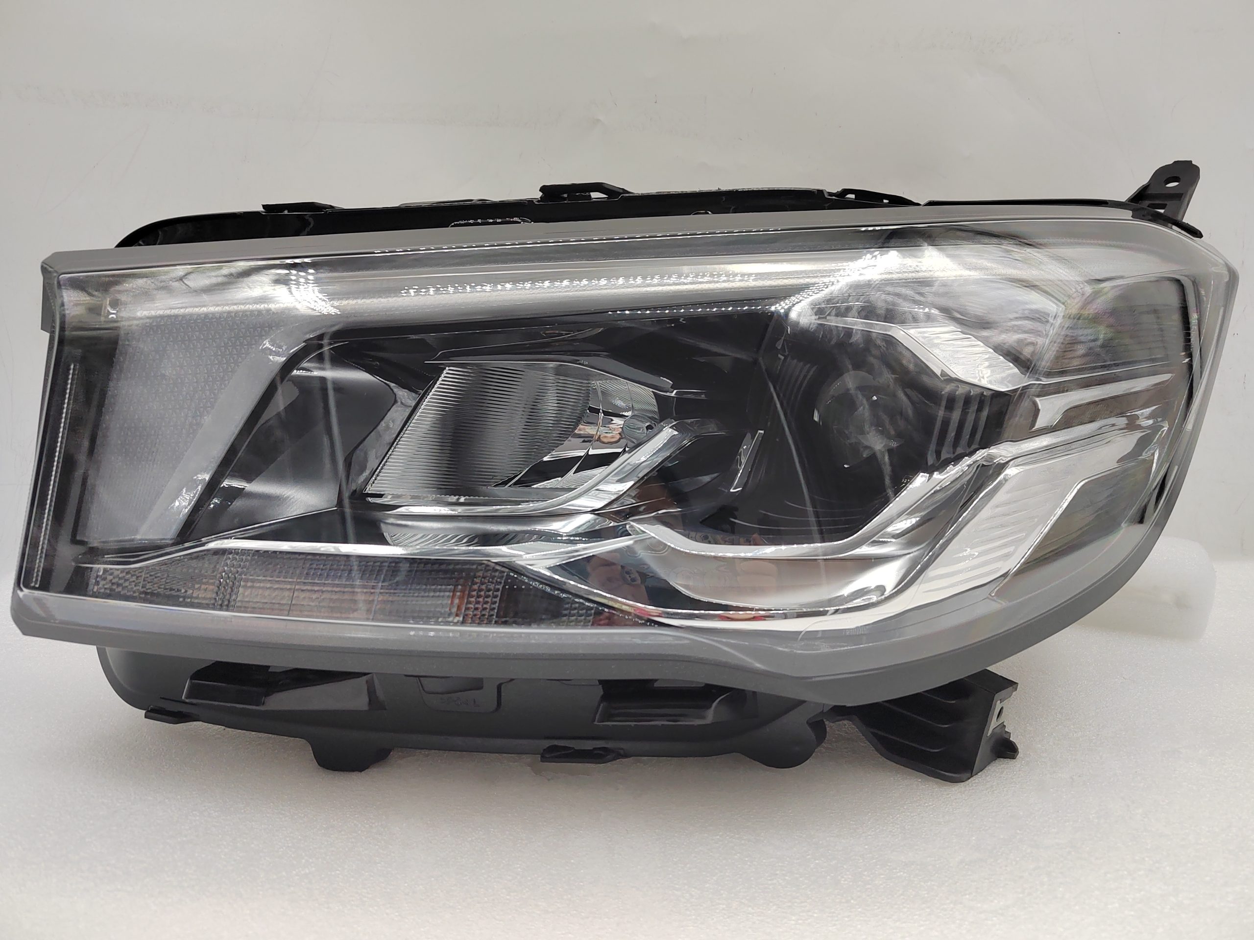MAXUS LDV V90 2019-2023 HALOGEN L.H.S HEADLIGHT ASSEMBLY