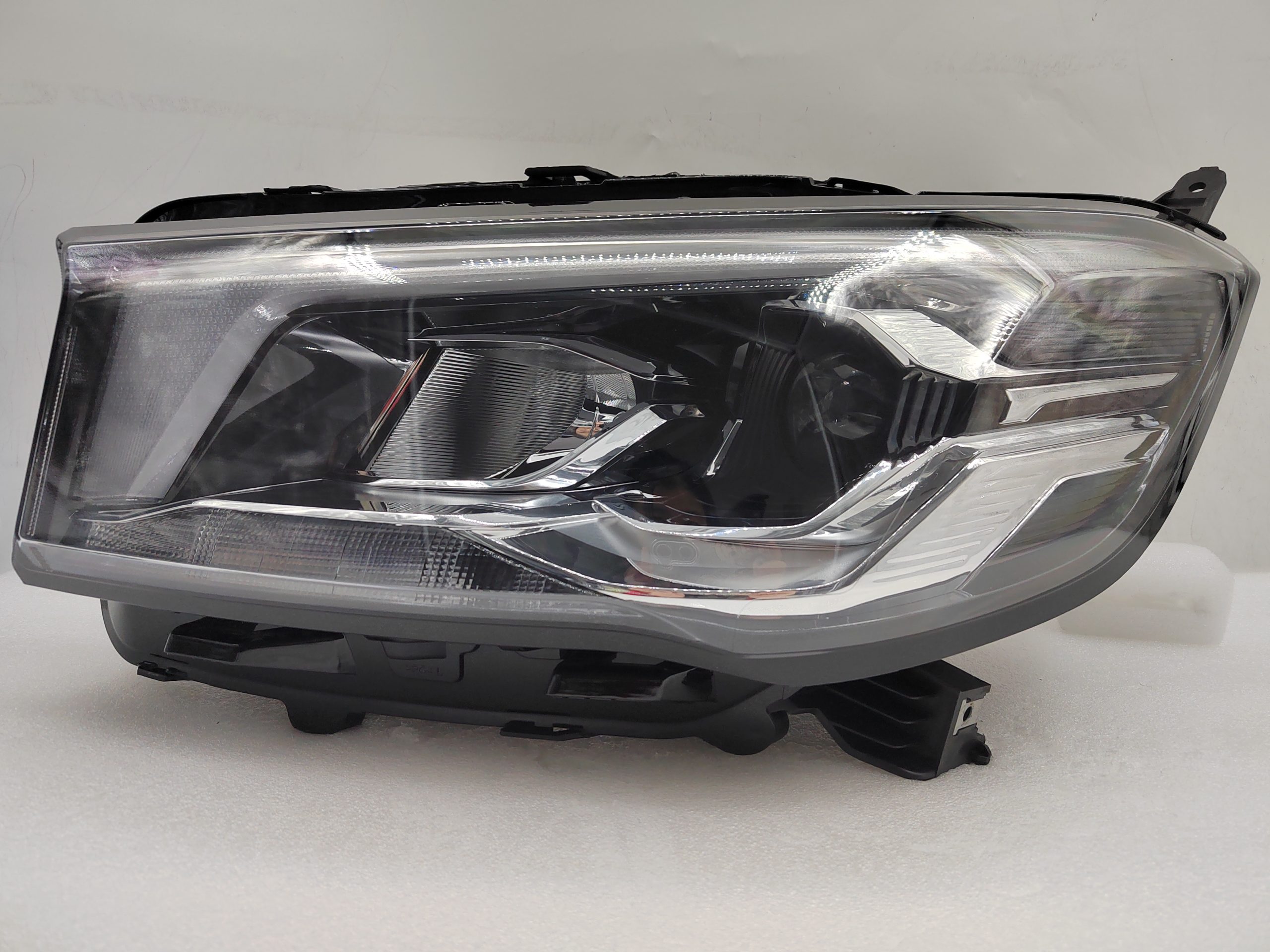 MAXUS LDV V90 2019-2023 HALOGEN L.H.S HEADLIGHT ASSEMBLY