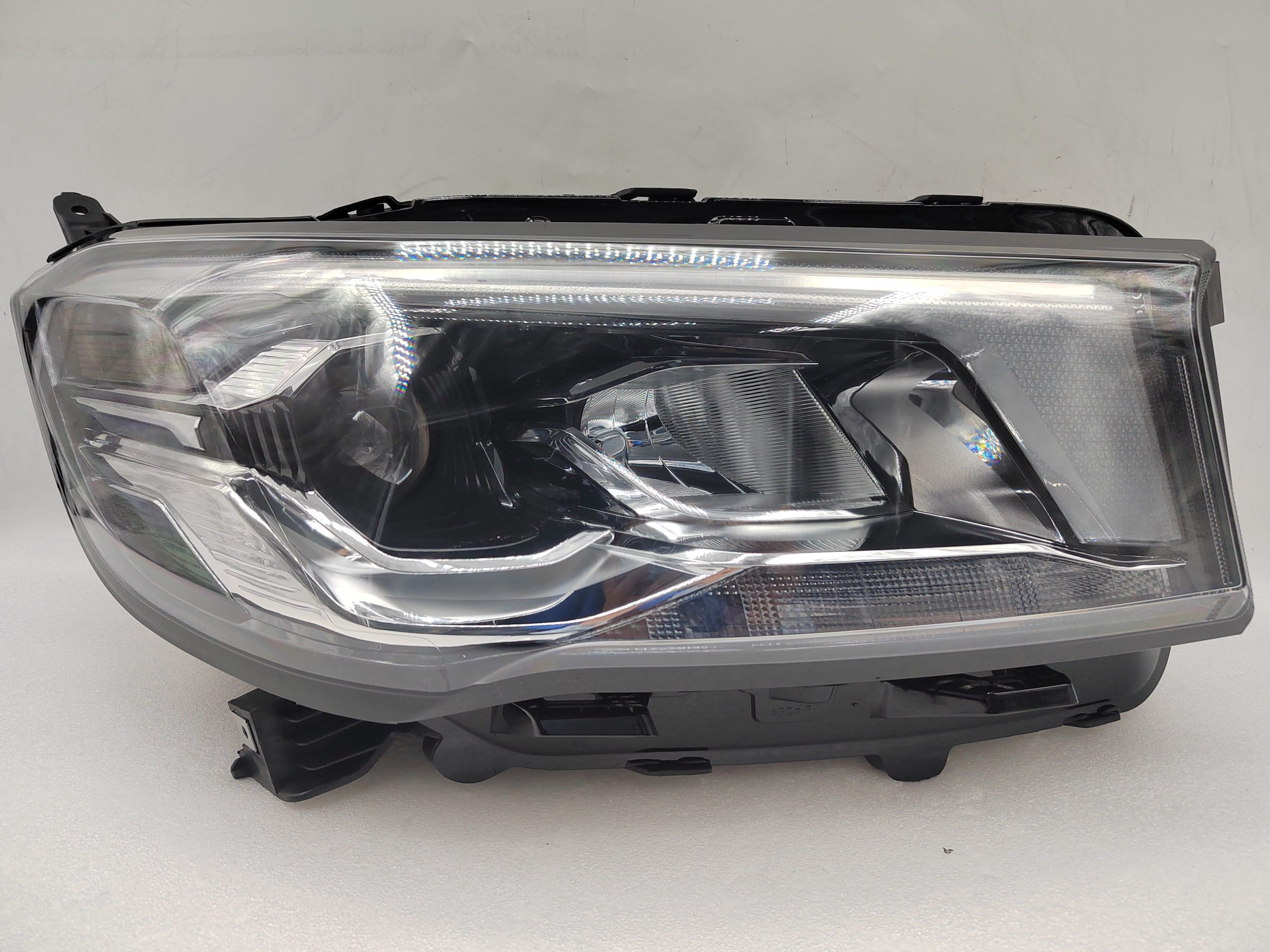 MAXUS LDV V90 2019-2023 HALOGEN R.H.S HEADLIGHT ASSEMBLY