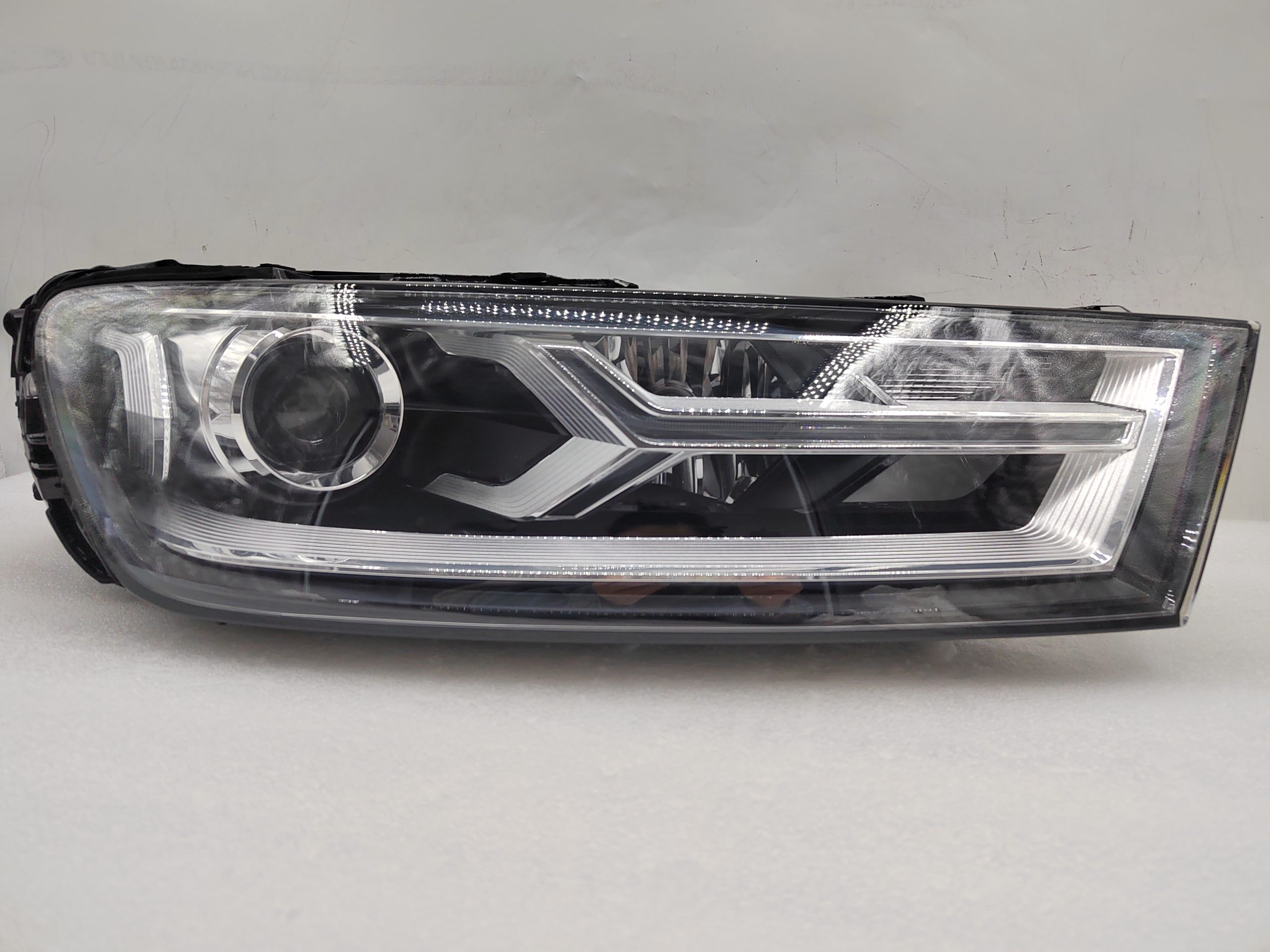 AUDI Q7 2016-2019 XENON R.H.S HEADLIGHT ASSEMBLY