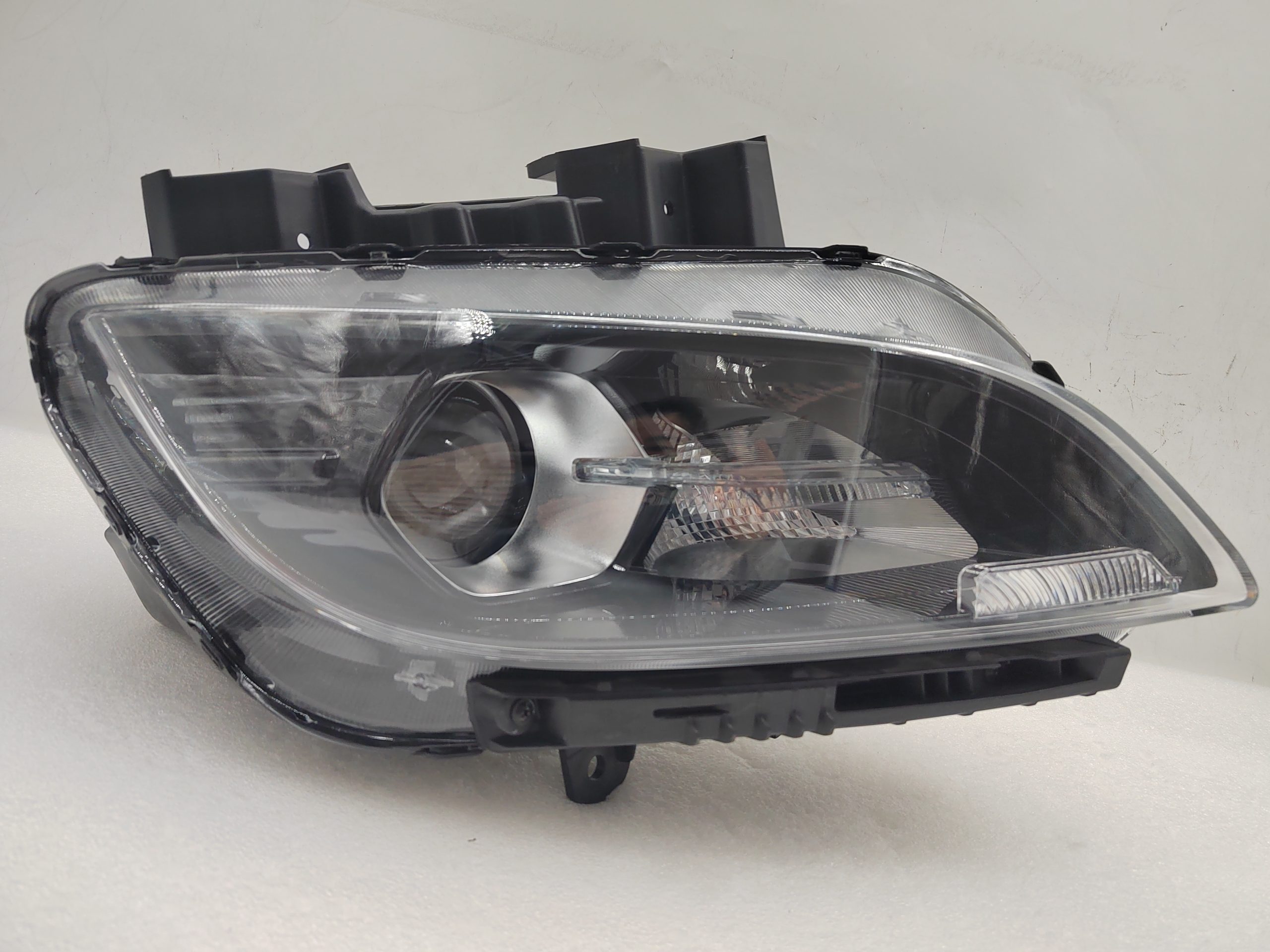 HYUNDAI KONA 2021-2023 HALOGEN R.H.S HEADLIGHT ASSEMBLY