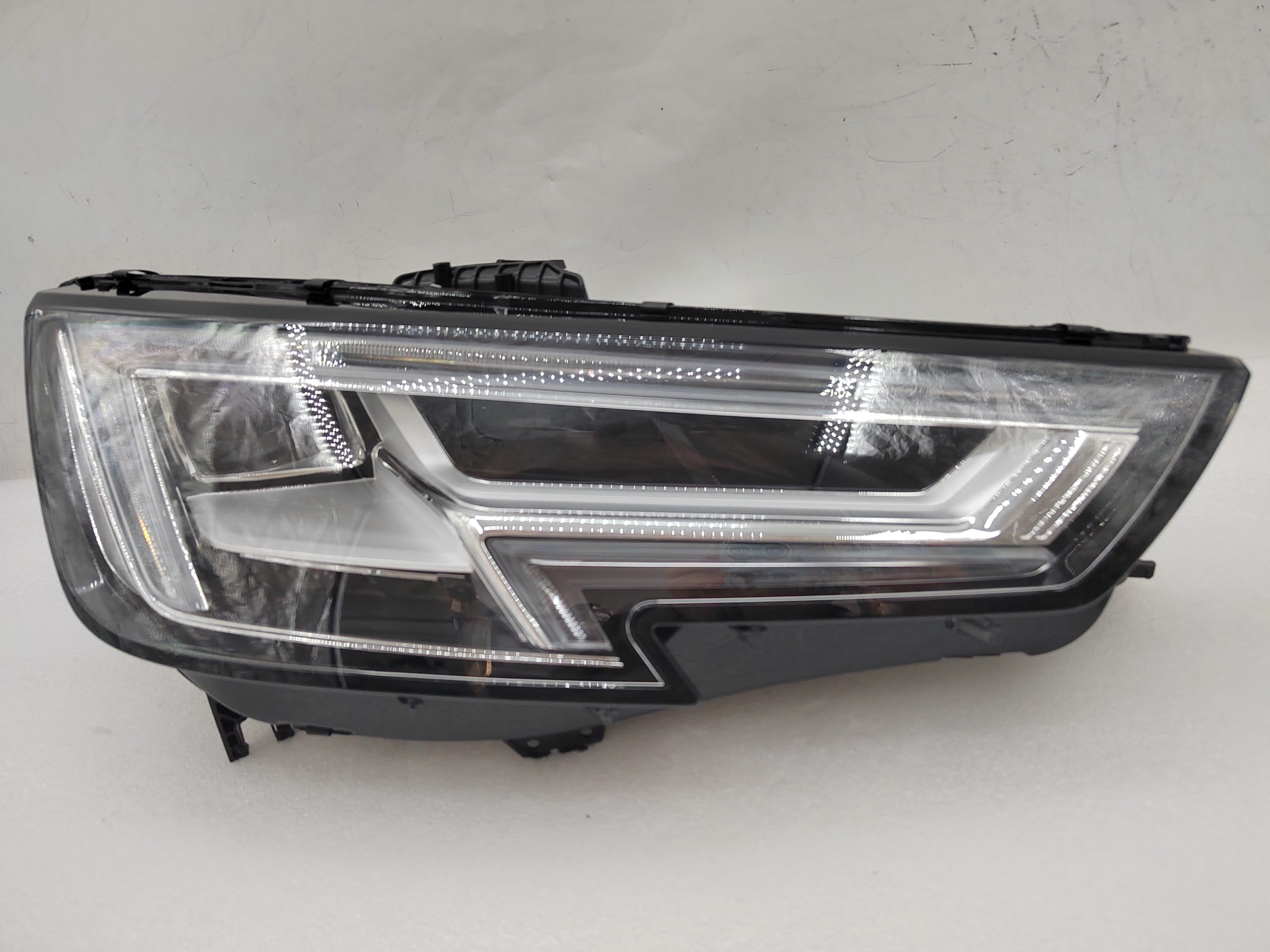 AUDI A4 2015-2019 LED R.H.S HEADLIGHT ASSEMBLY