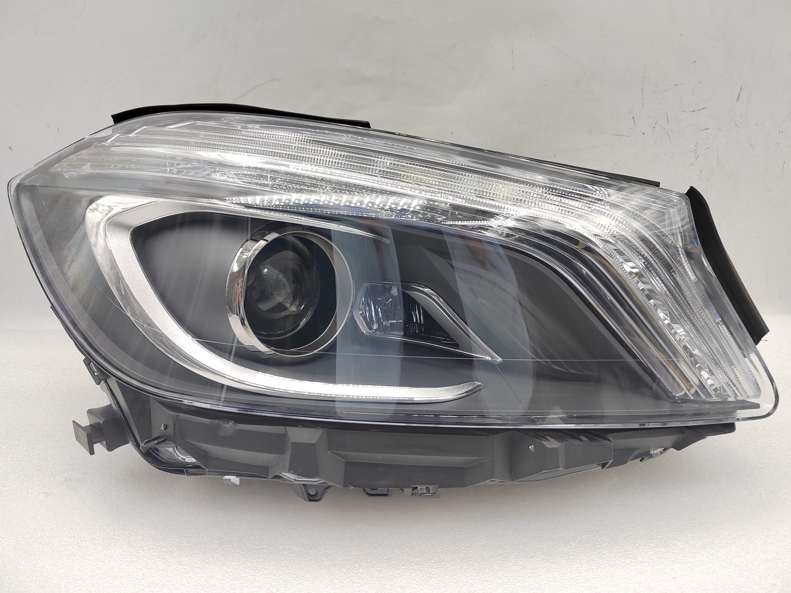 MERCEDES-BENZ A-CLASS W176 2013-2015 XENON R.H.S HEADLIGHT ASSEMBLY